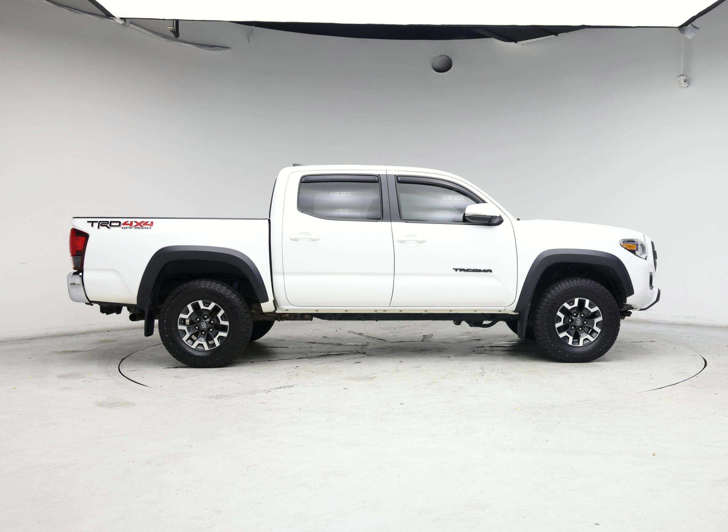 Thumbnail: 2018 Toyota Tacoma - 7