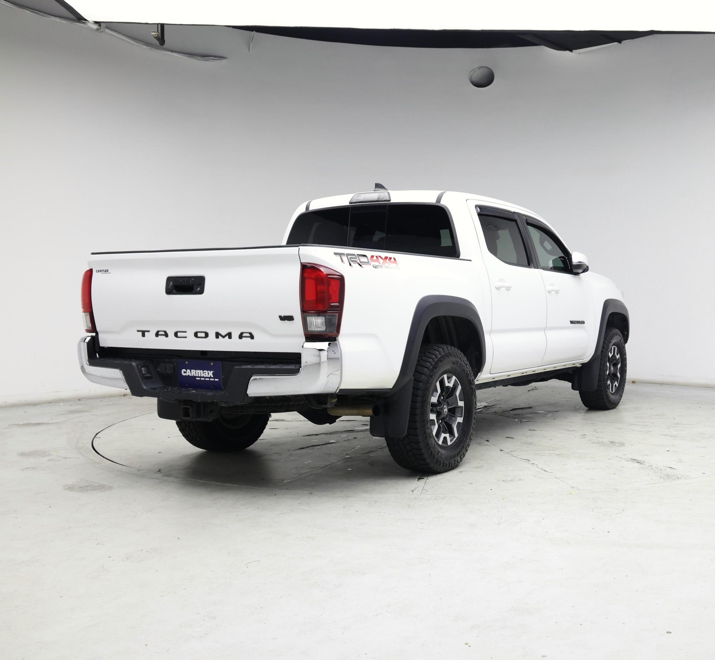 Thumbnail: 2018 Toyota Tacoma - 8