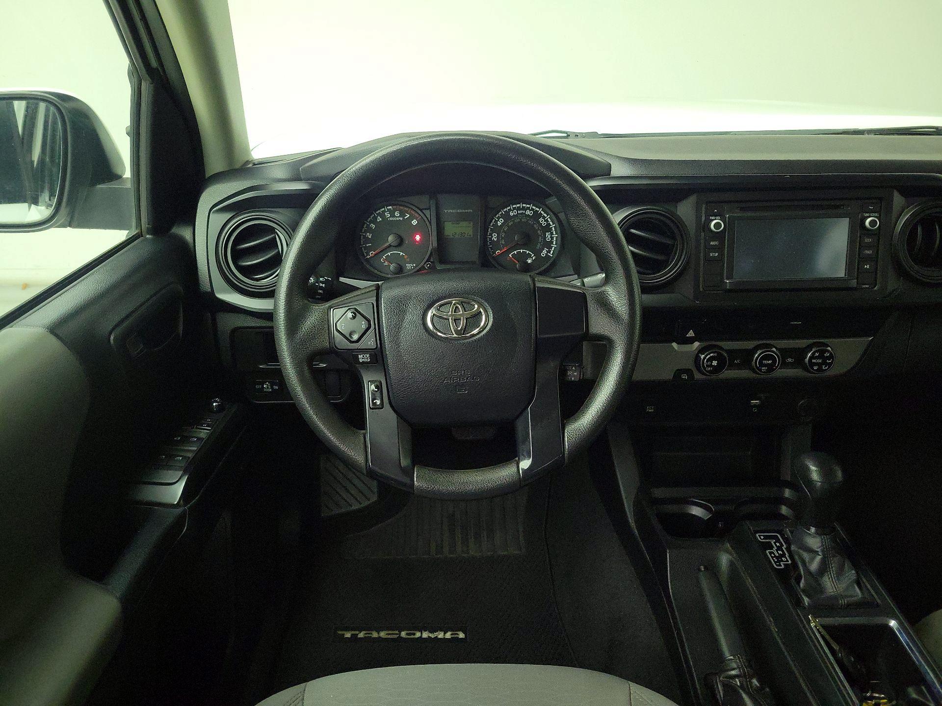 Thumbnail: 2016 Toyota Tacoma - 10