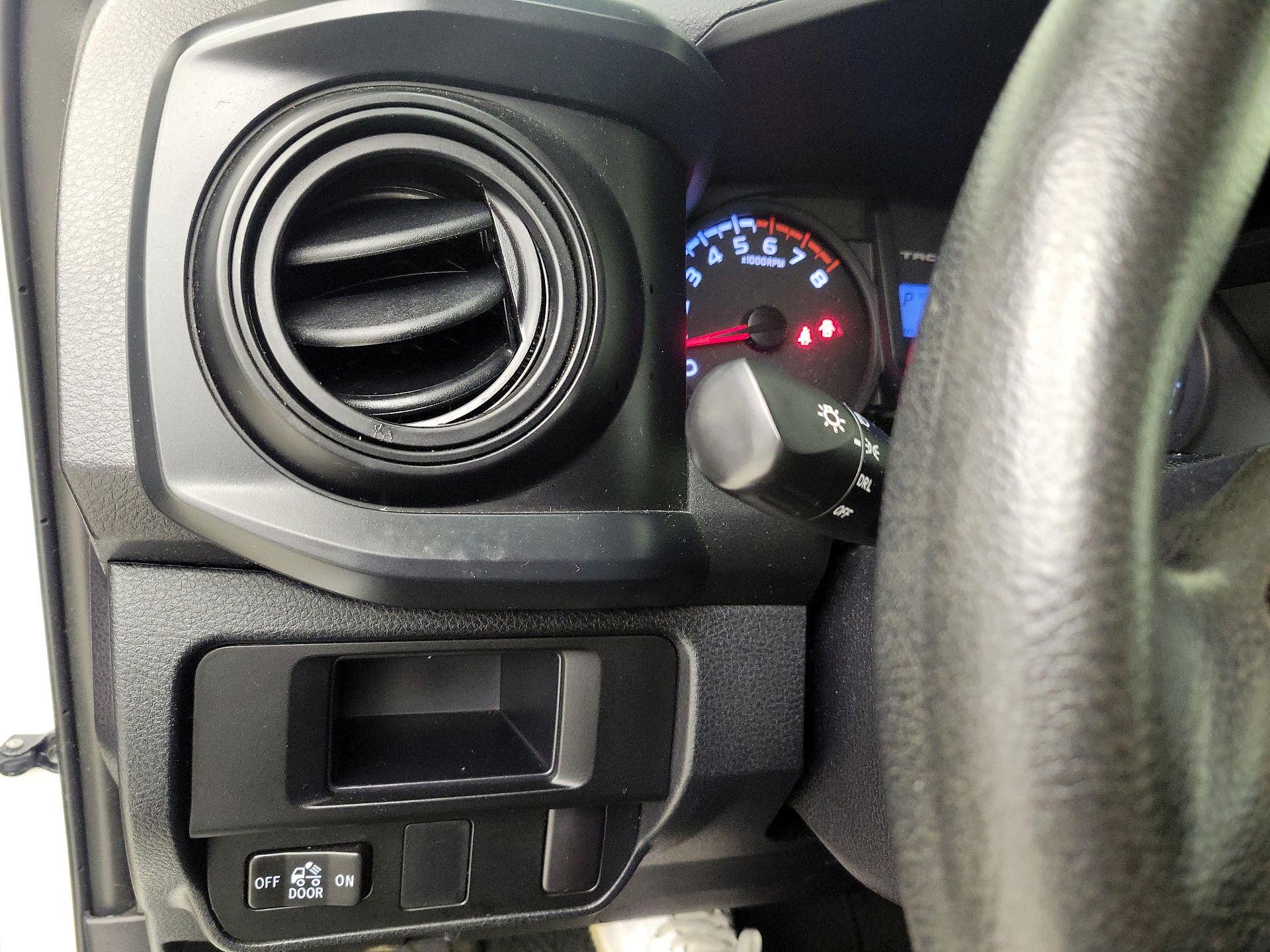 Thumbnail: 2016 Toyota Tacoma - 13