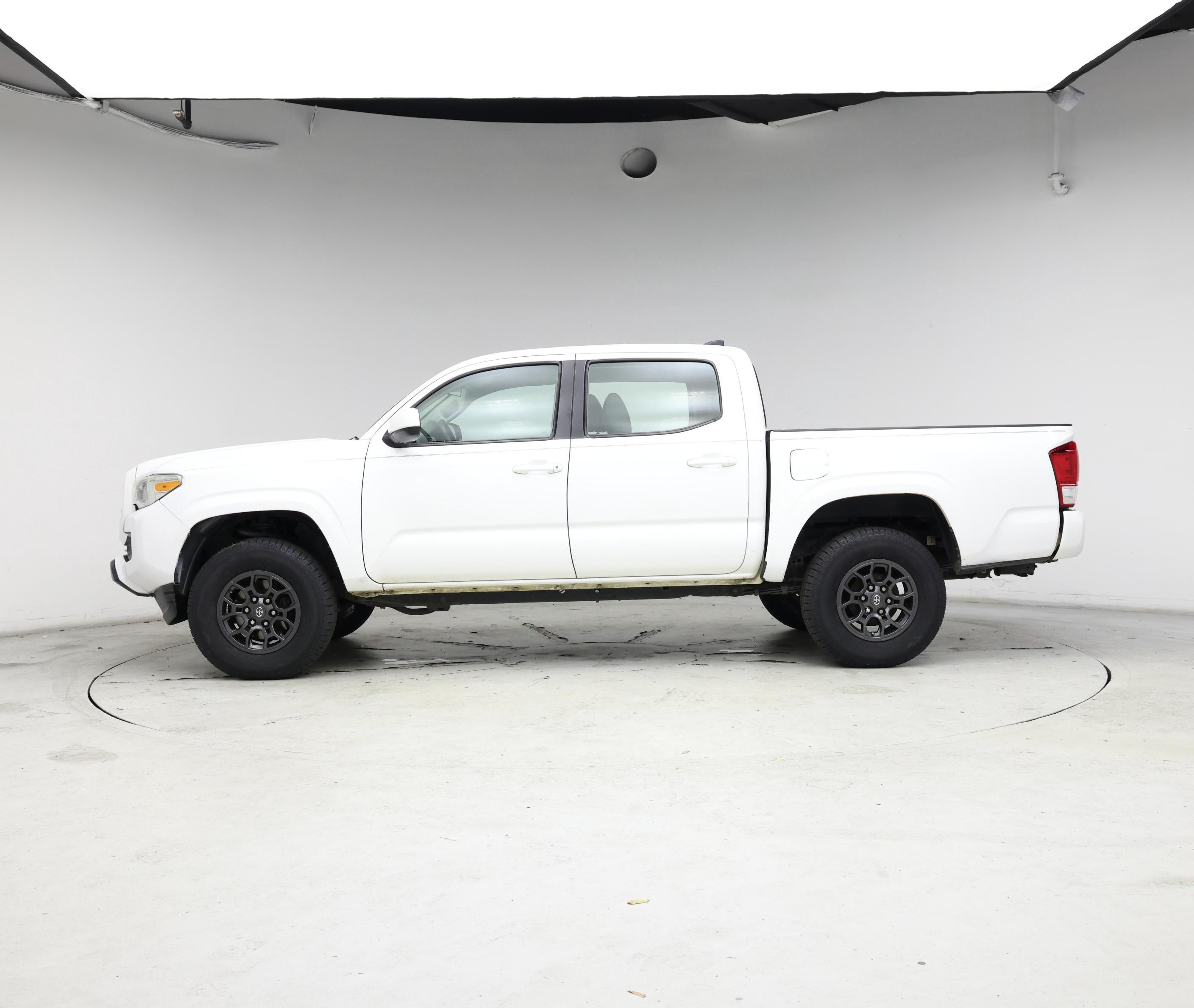 Thumbnail: 2016 Toyota Tacoma - 3