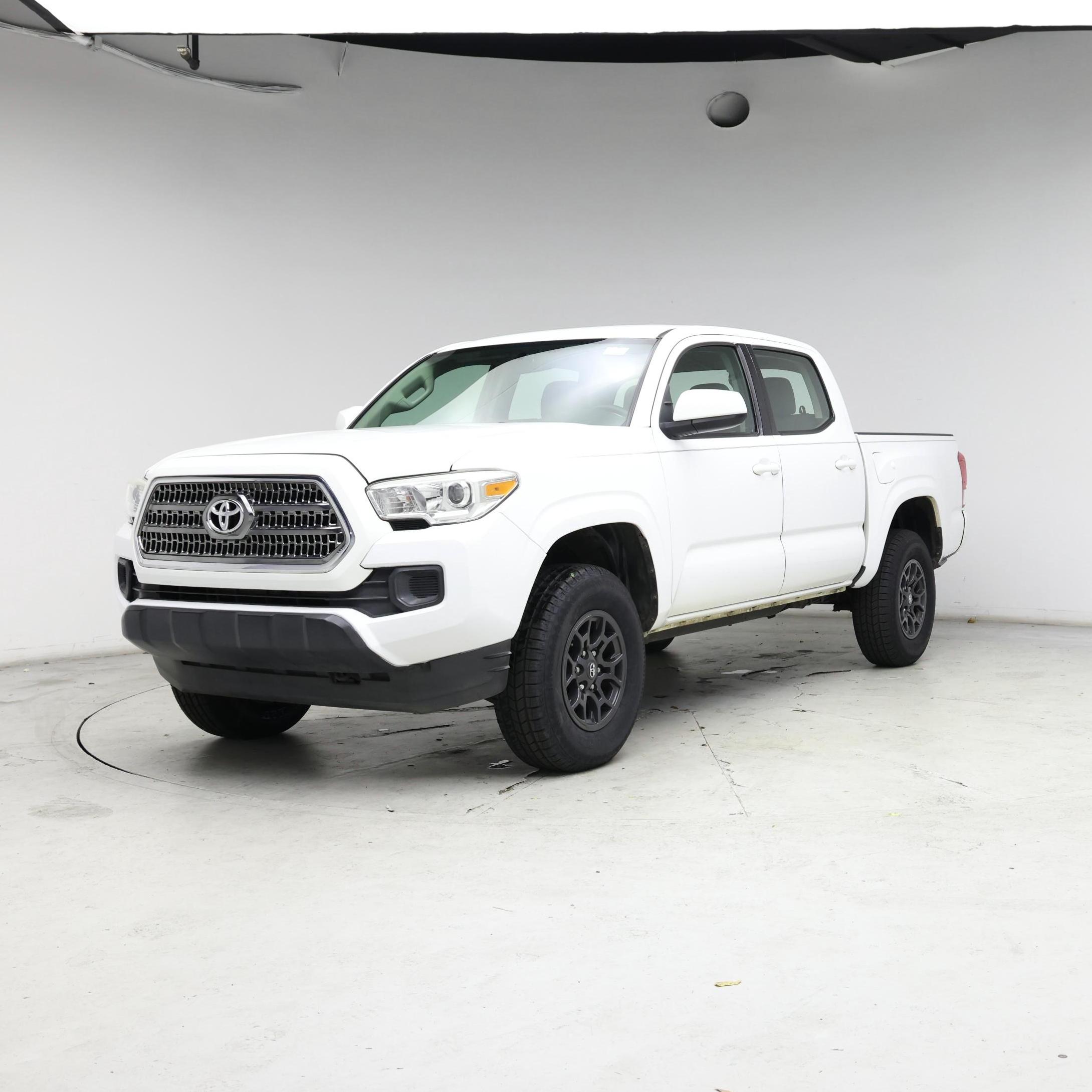 Thumbnail: 2016 Toyota Tacoma - 4