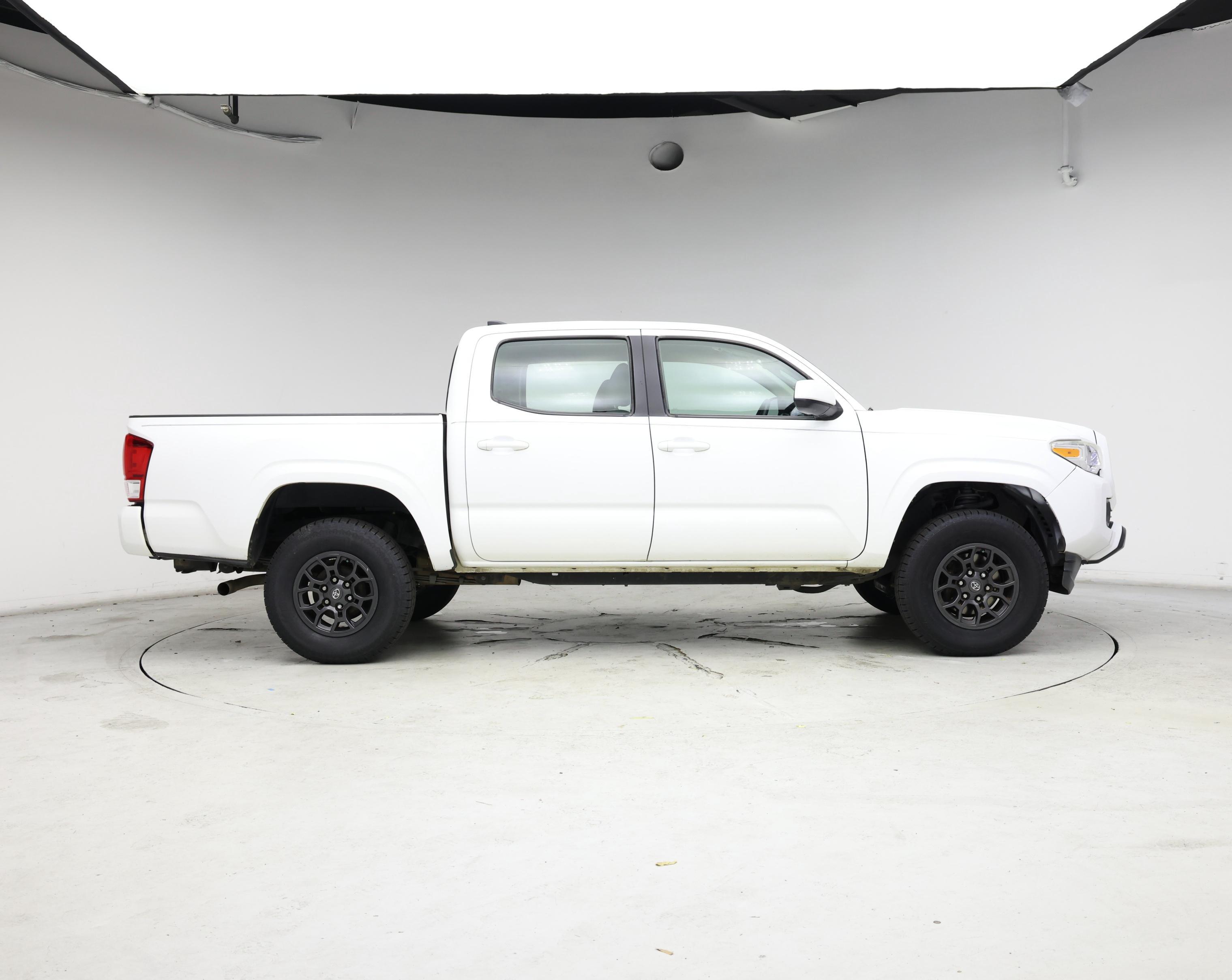 Thumbnail: 2016 Toyota Tacoma - 7
