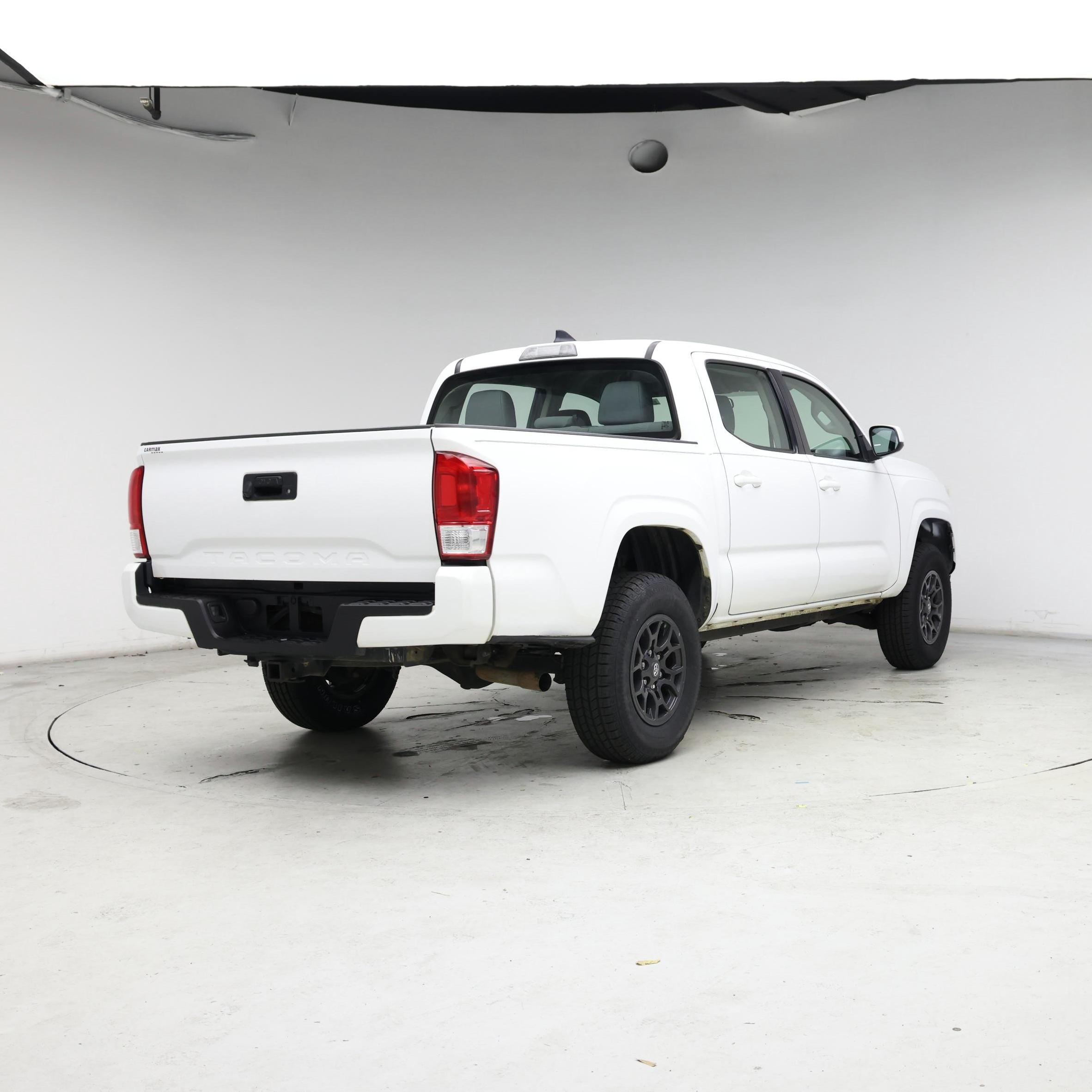 Thumbnail: 2016 Toyota Tacoma - 8