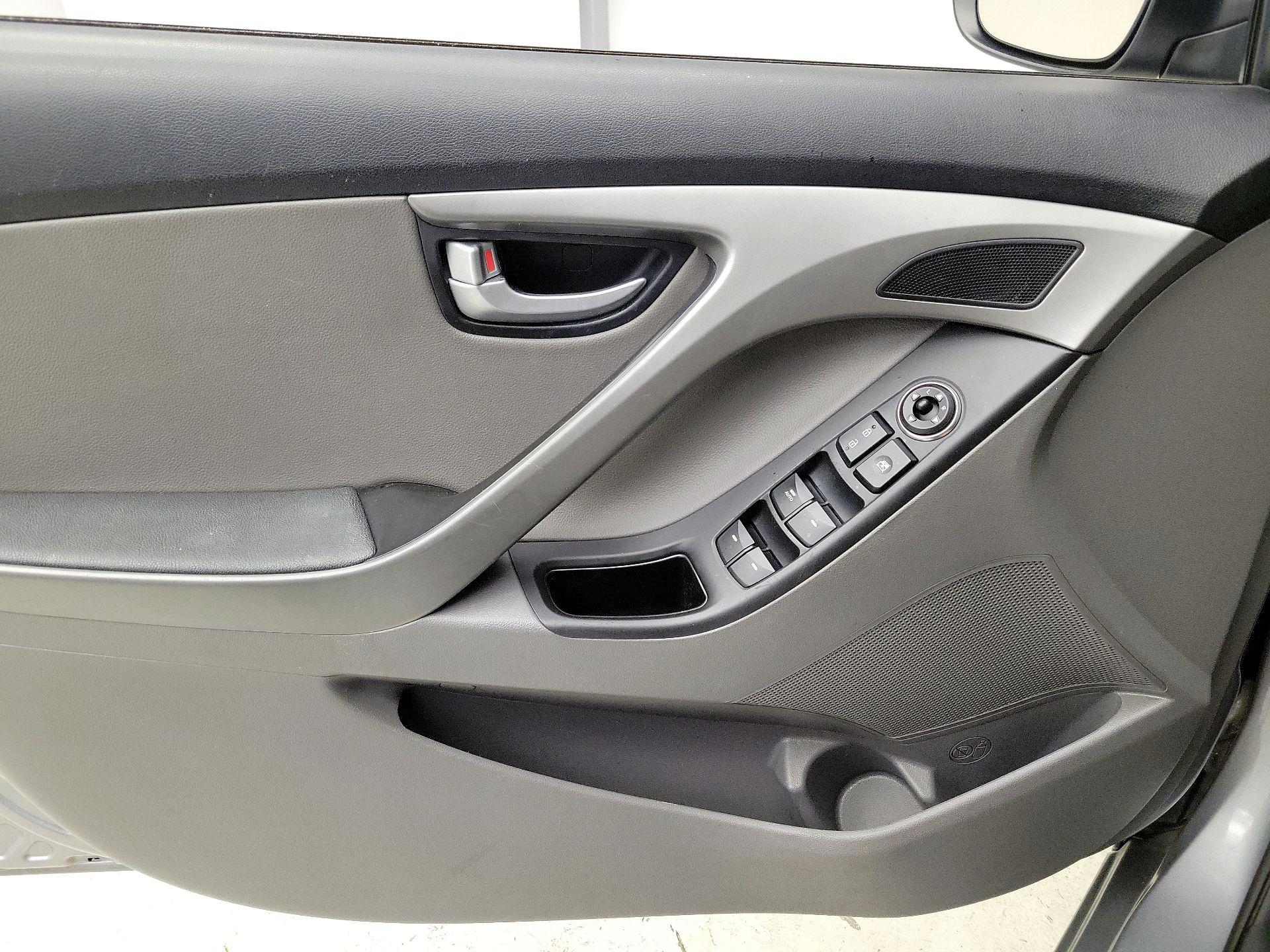 Thumbnail: 2015 Hyundai Elantra - 12