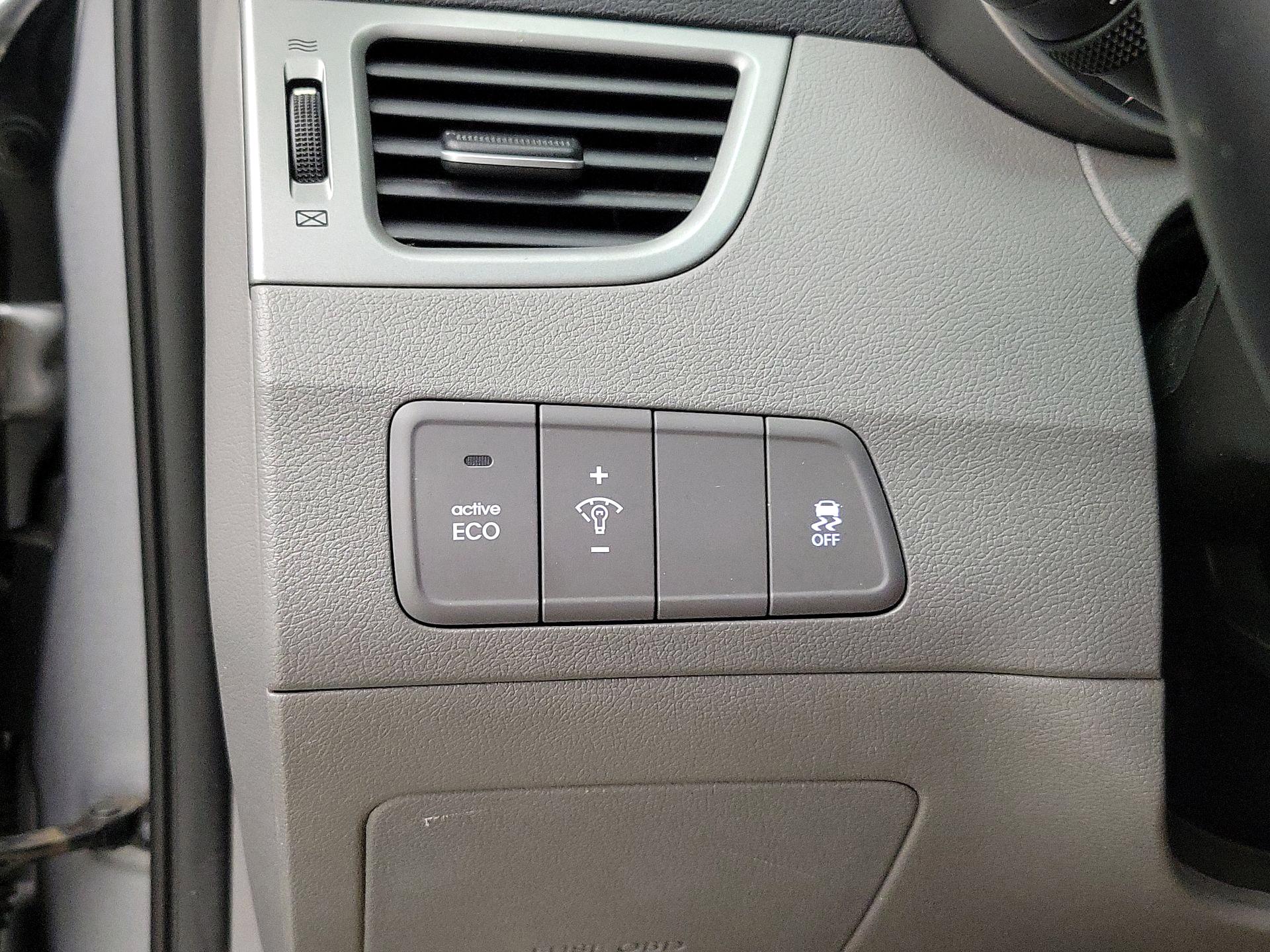 Thumbnail: 2015 Hyundai Elantra - 13