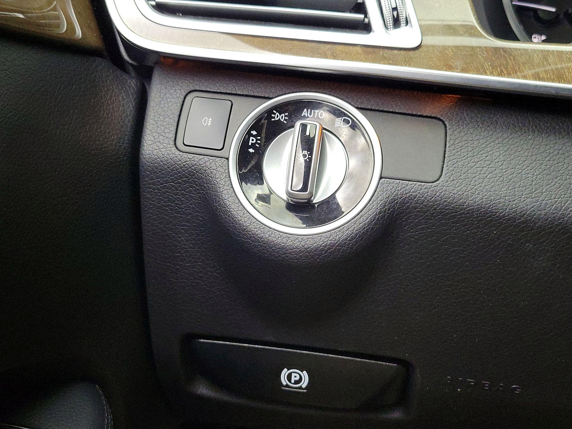 Thumbnail: 2016 Mercedes-Benz E-Class - 13