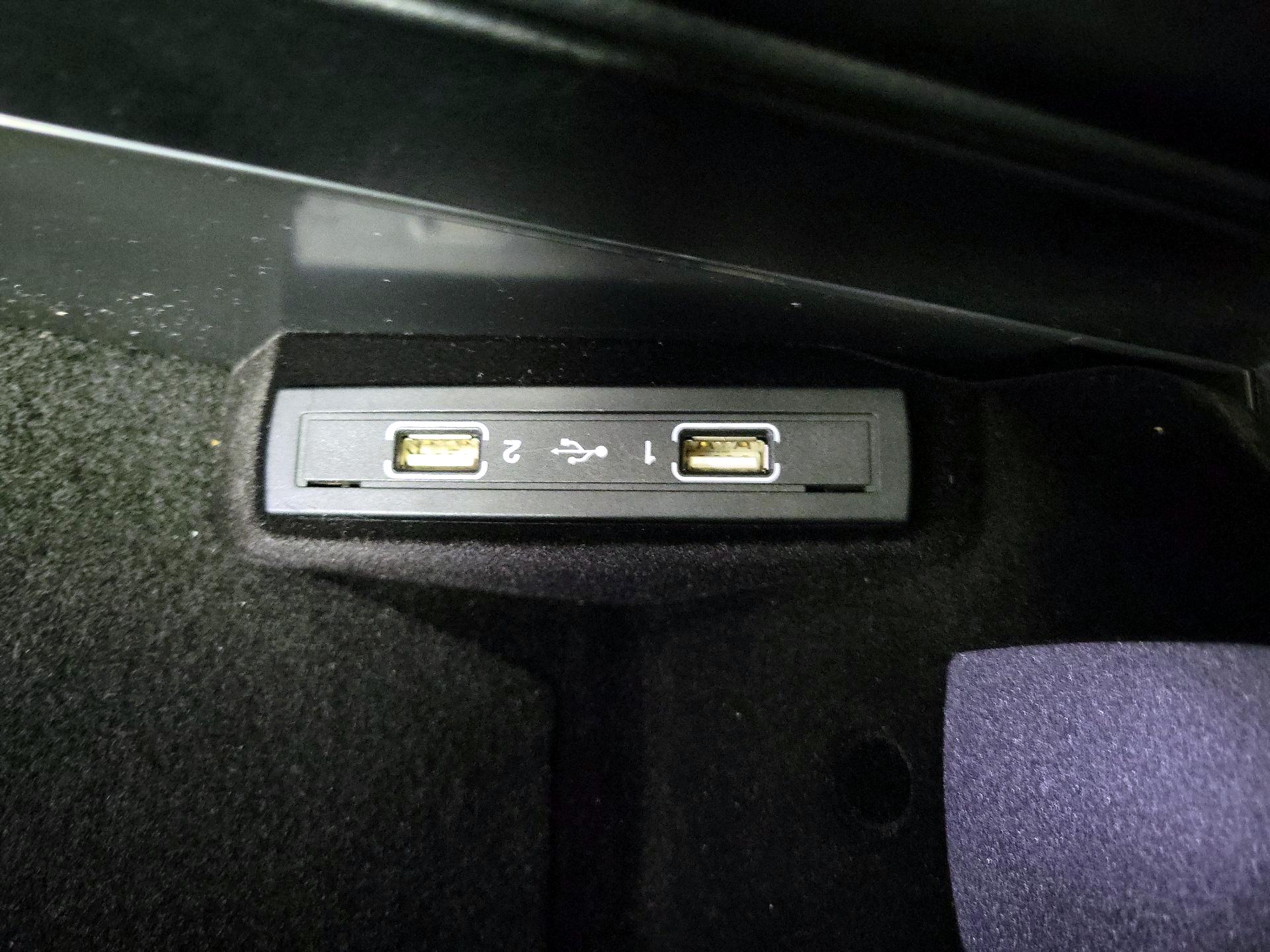 Thumbnail: 2016 Mercedes-Benz E-Class - 18