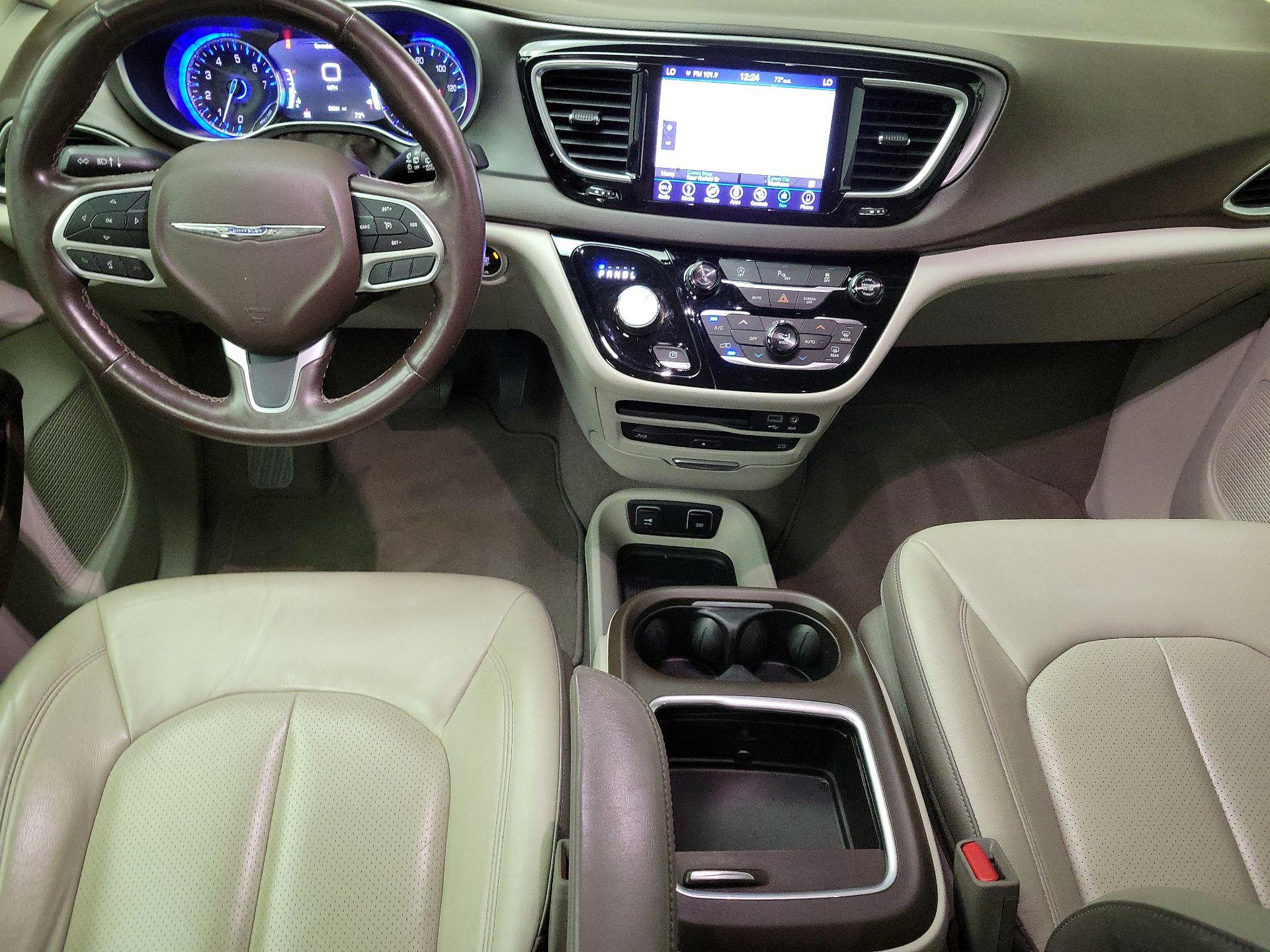 Thumbnail: 2019 Chrysler Pacifica - 9