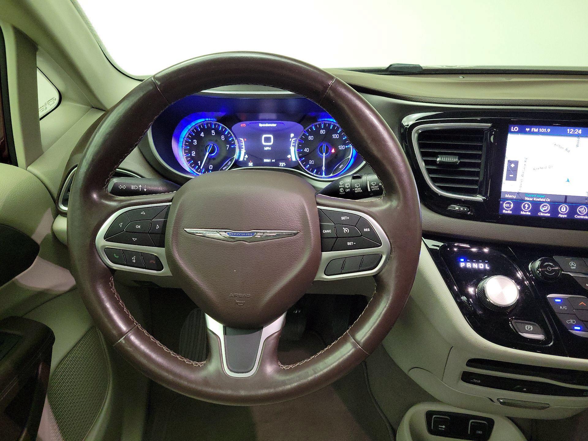 Thumbnail: 2019 Chrysler Pacifica - 10