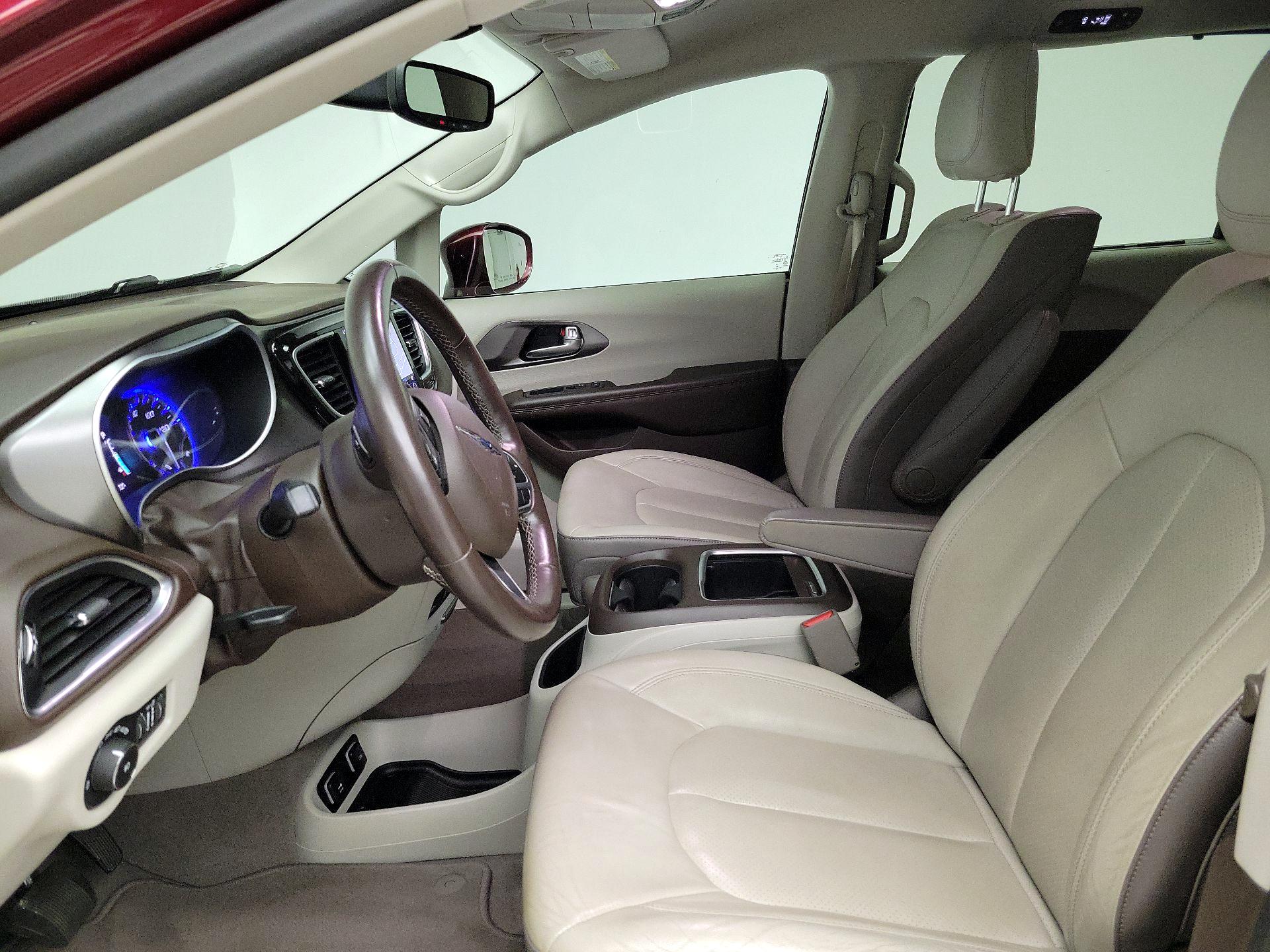 Thumbnail: 2019 Chrysler Pacifica - 11
