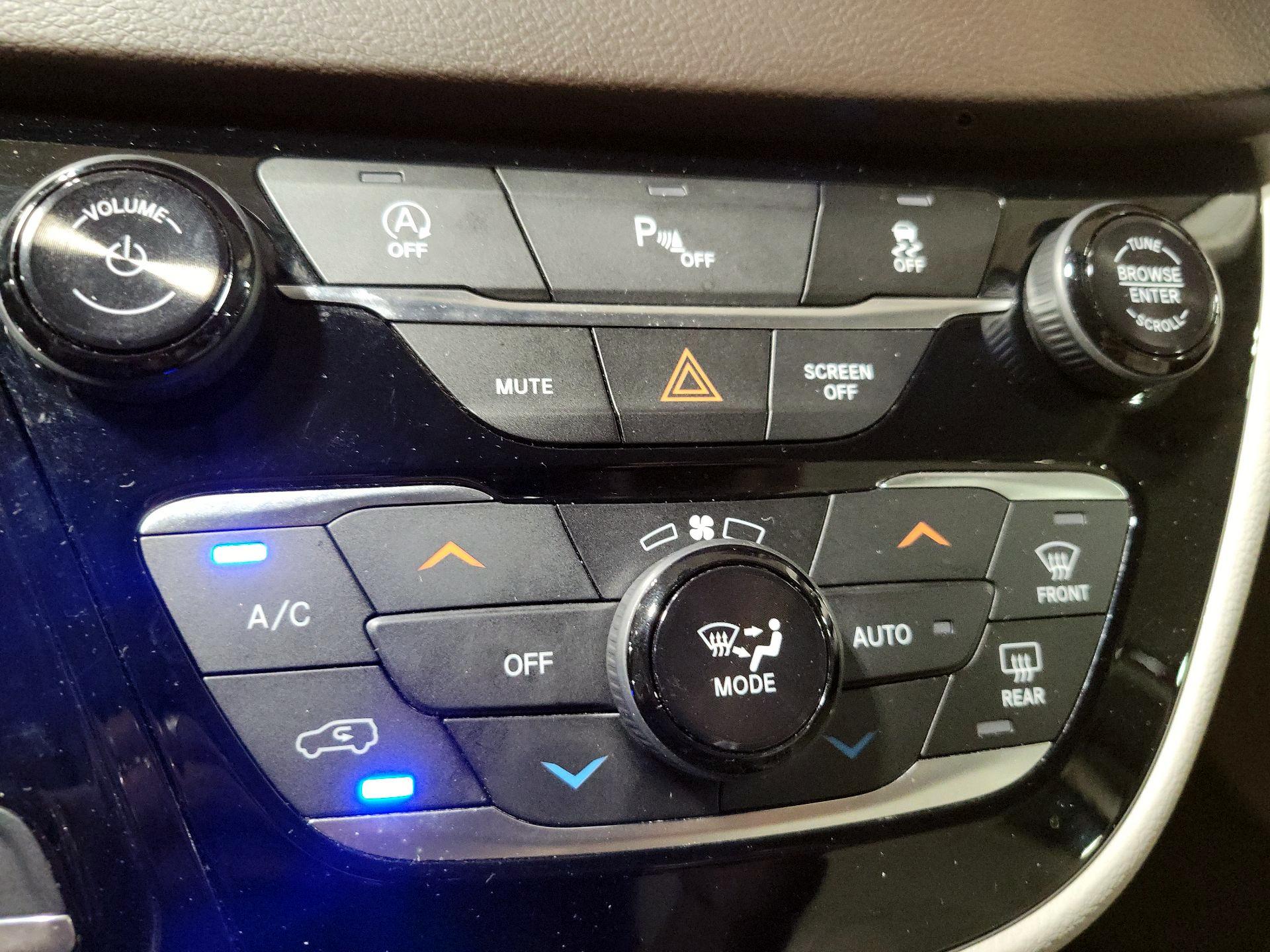 Thumbnail: 2019 Chrysler Pacifica - 17