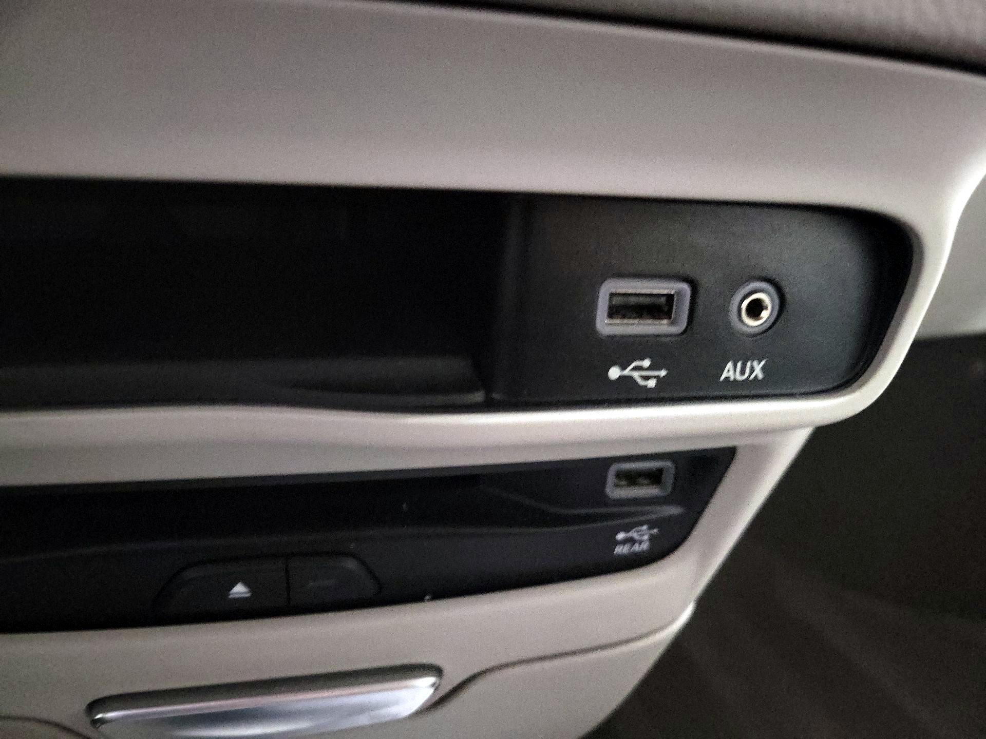 Thumbnail: 2019 Chrysler Pacifica - 19
