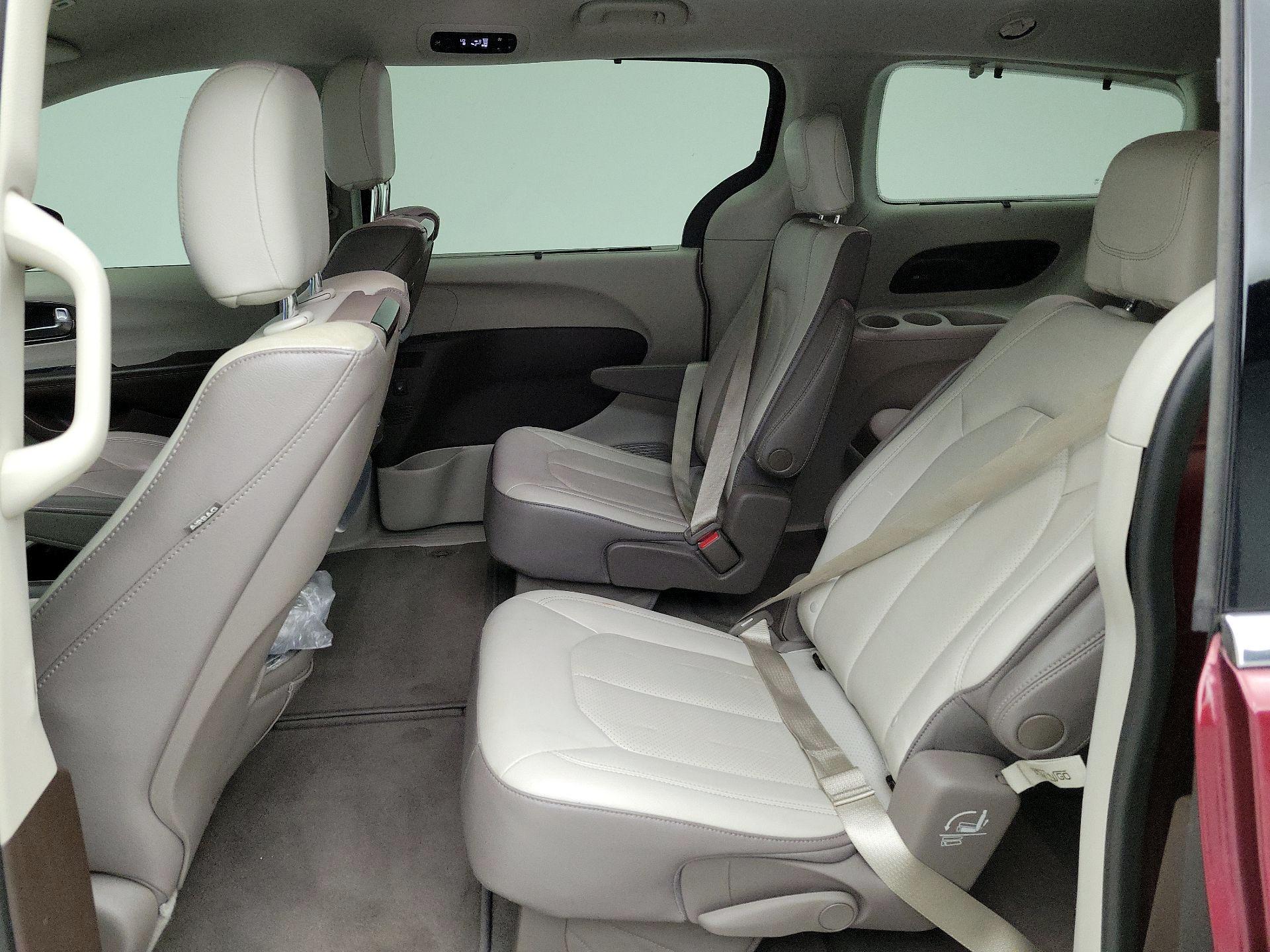 Thumbnail: 2019 Chrysler Pacifica - 20