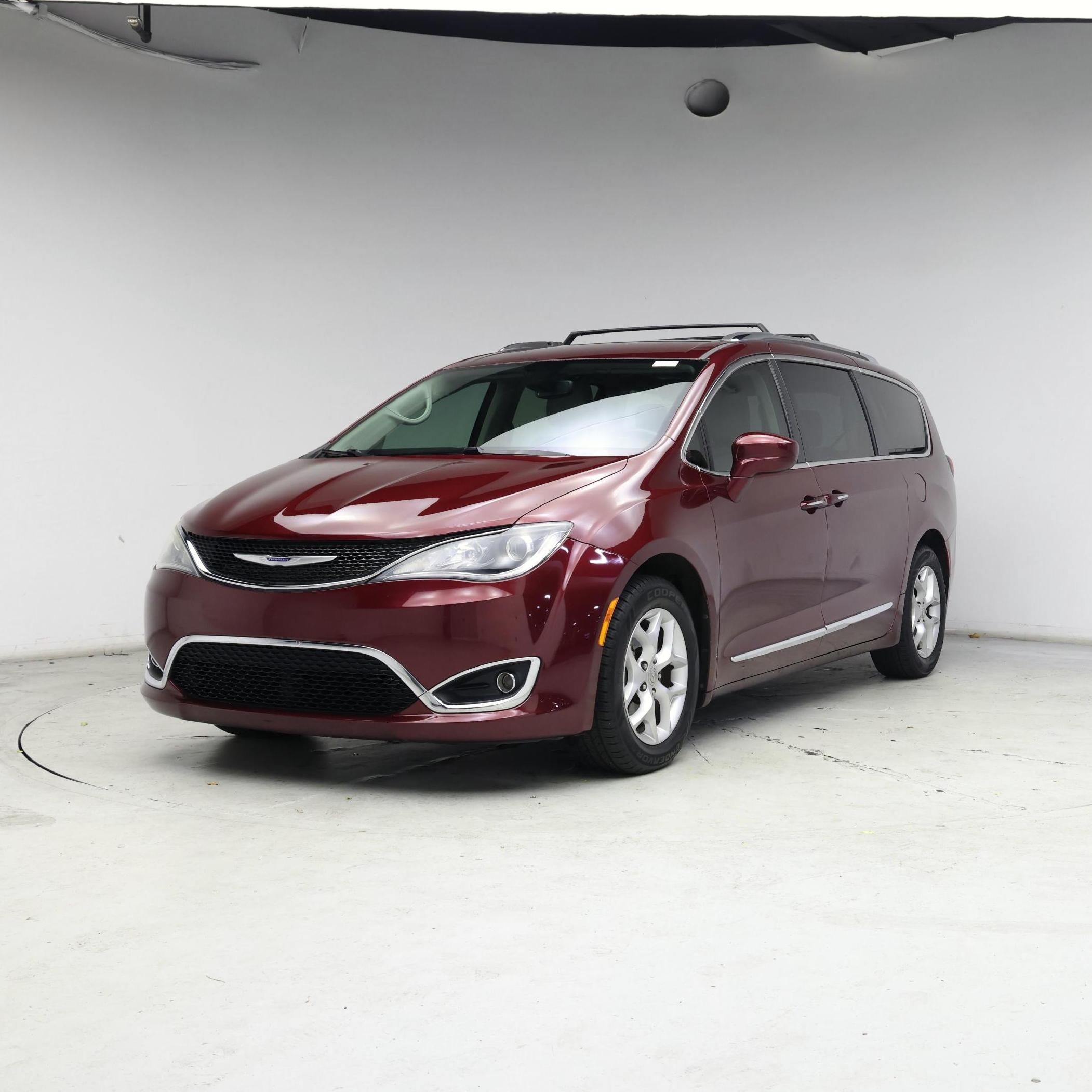 Thumbnail: 2019 Chrysler Pacifica - 4