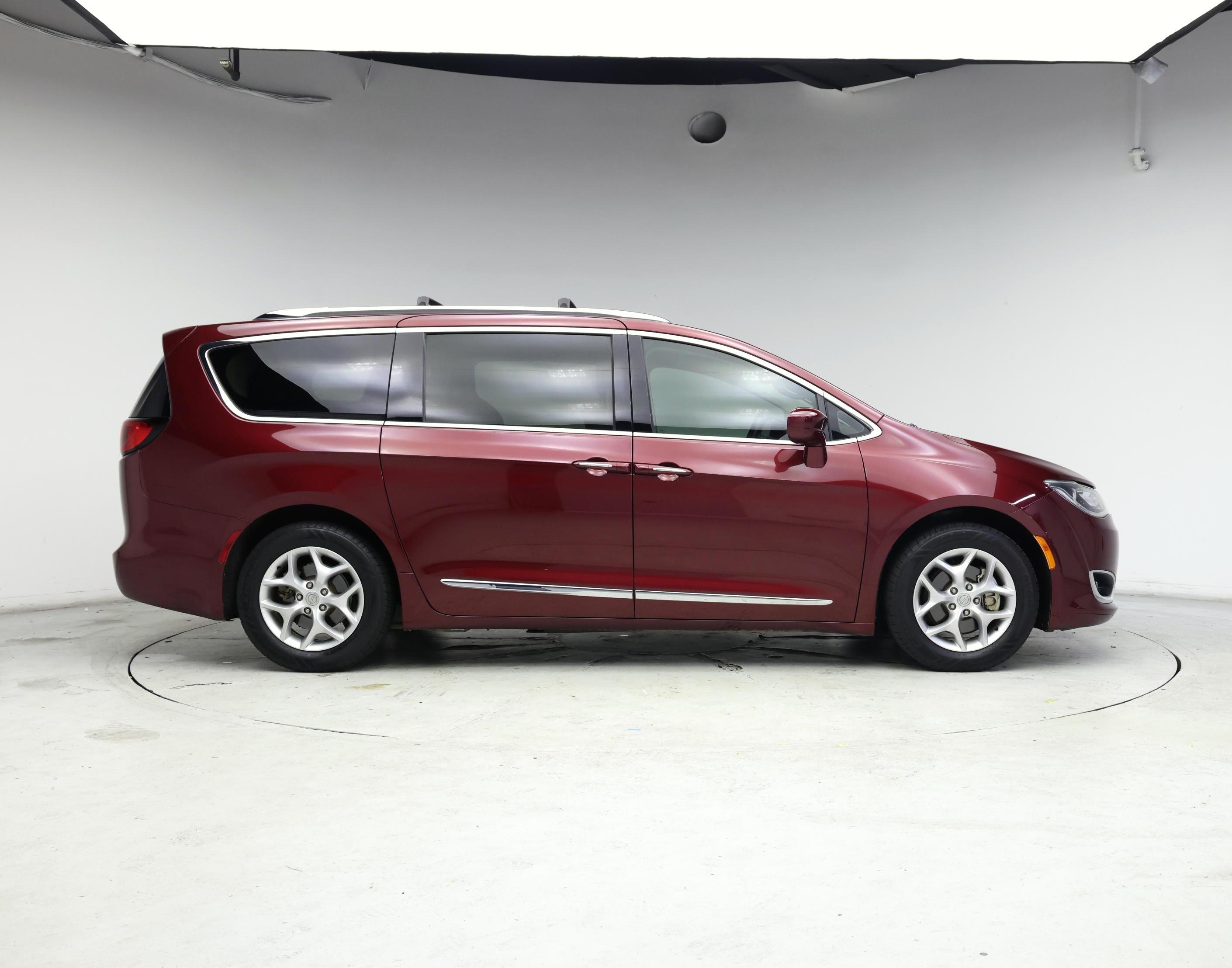 Thumbnail: 2019 Chrysler Pacifica - 7