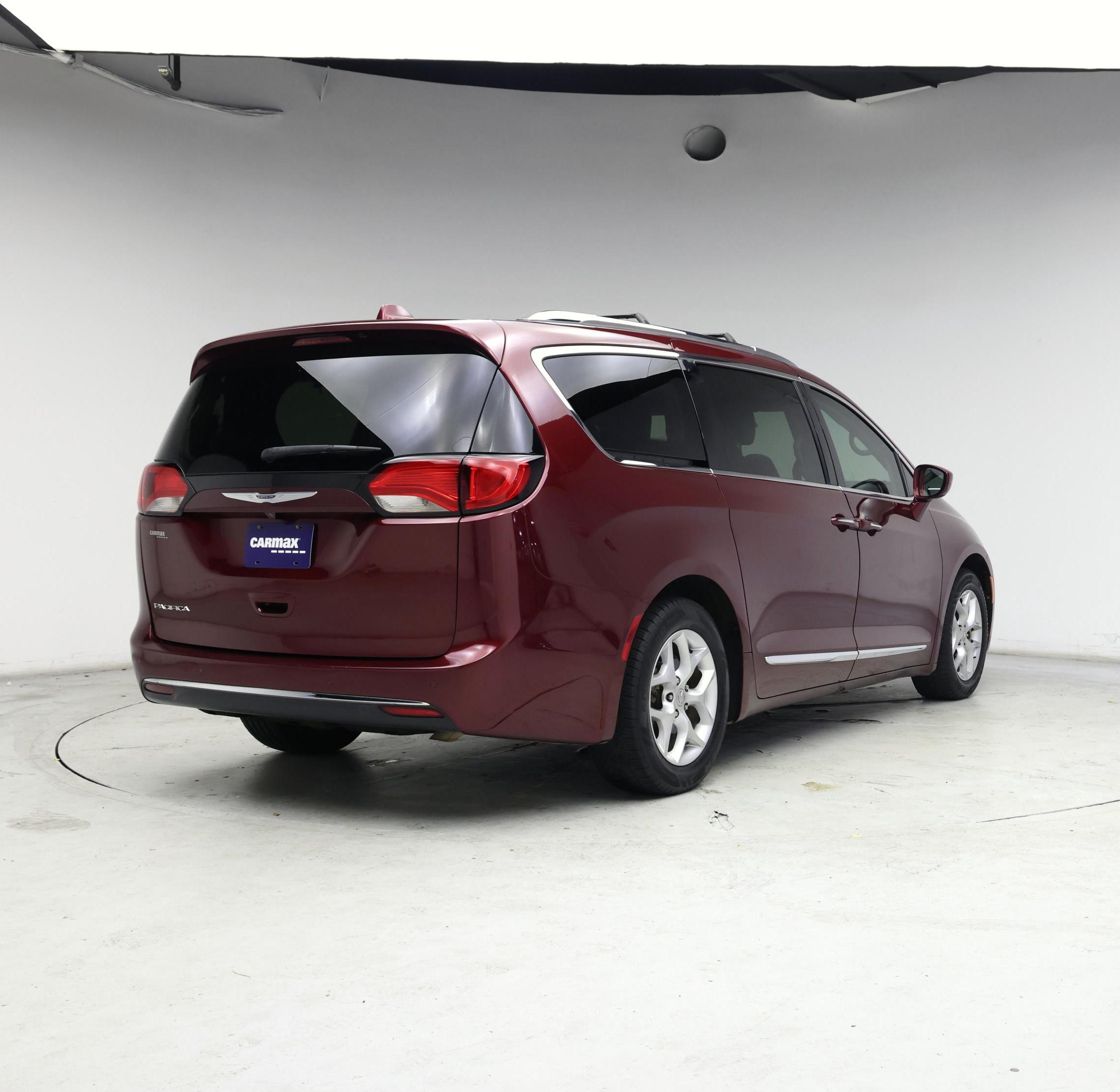 Thumbnail: 2019 Chrysler Pacifica - 8