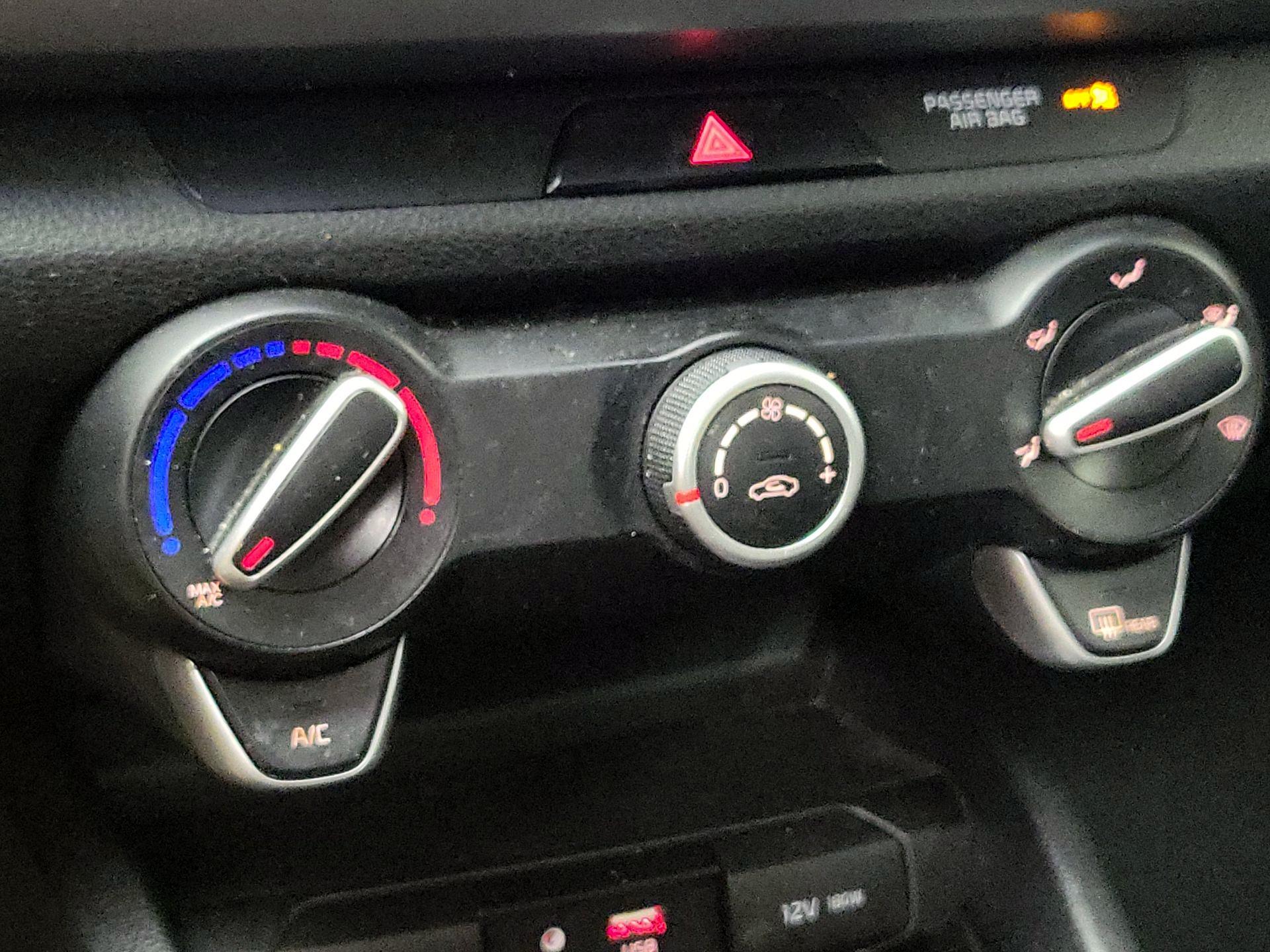 Thumbnail: 2019 Kia Rio - 16