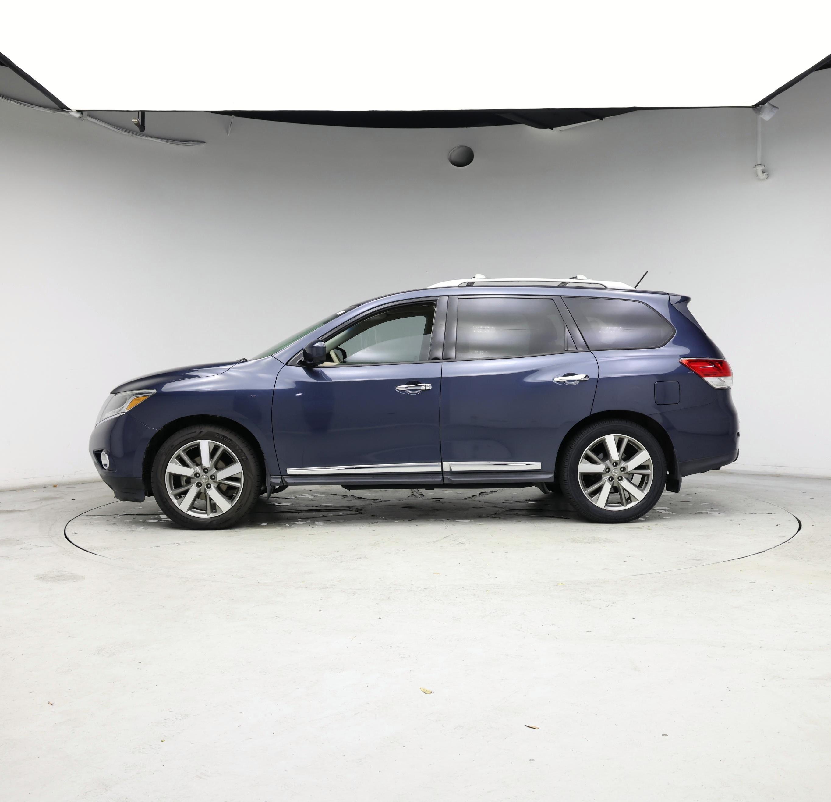 Thumbnail: 2015 Nissan Pathfinder - 3
