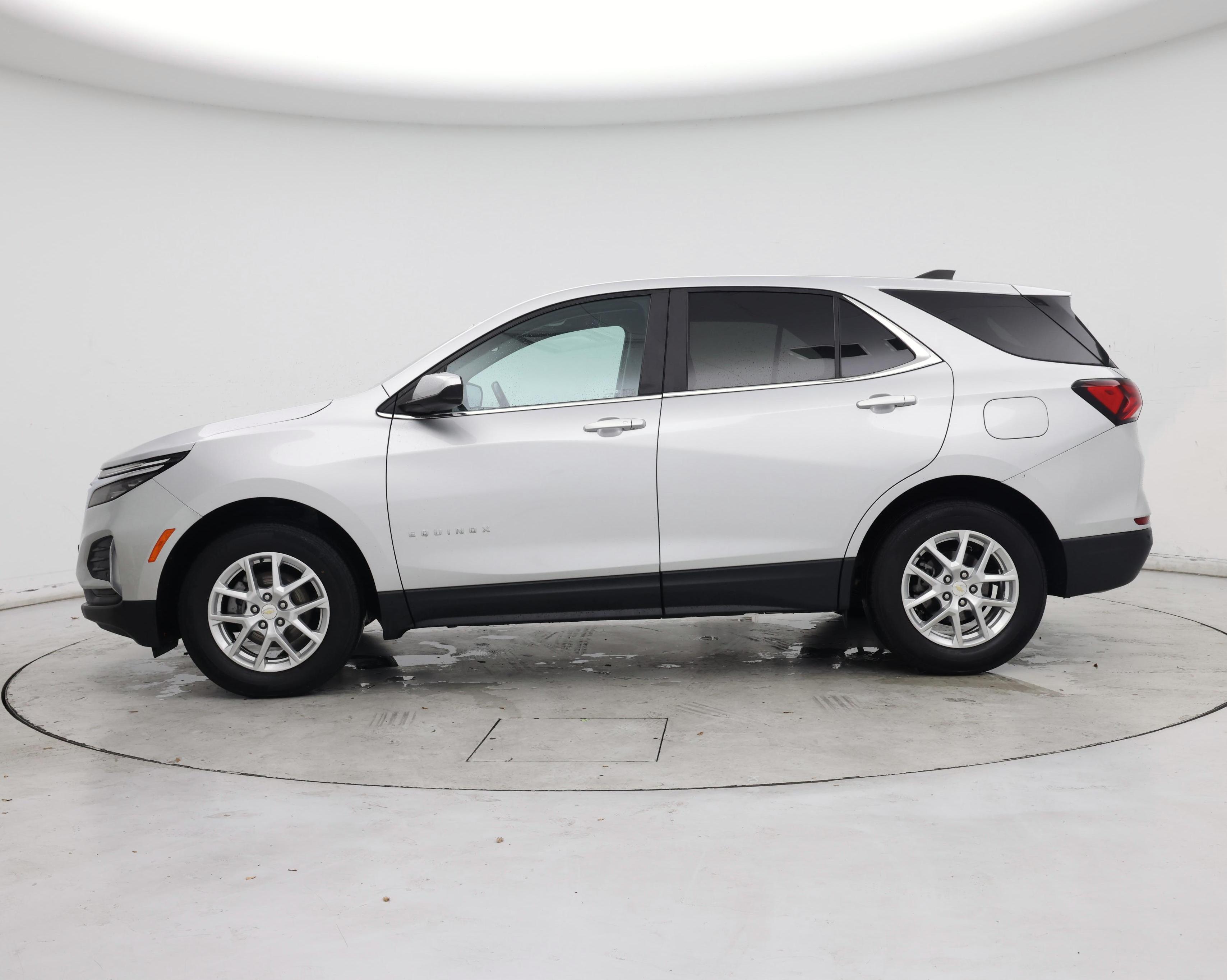 Thumbnail: 2022 Chevrolet Equinox - 3