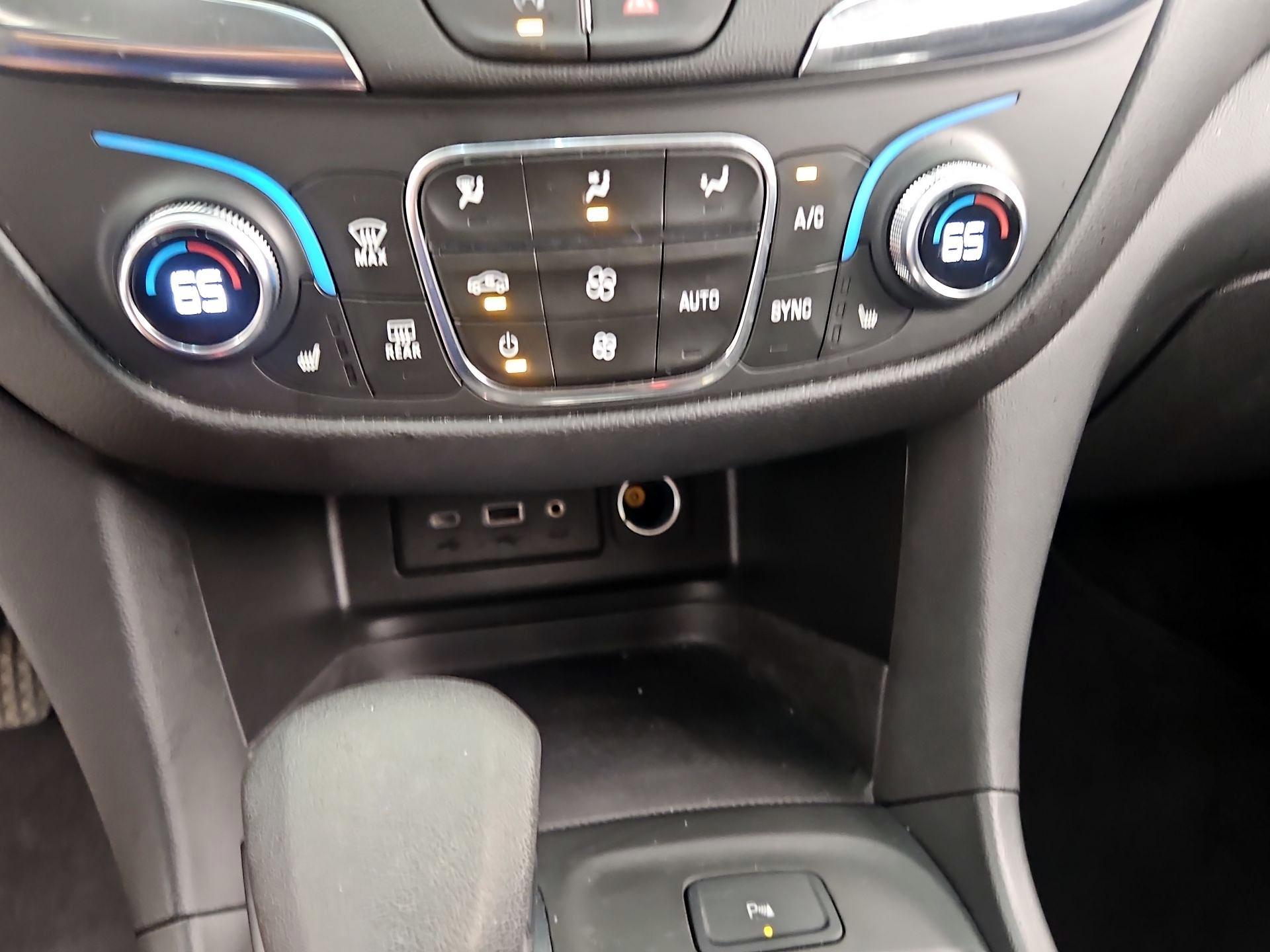 Thumbnail: 2022 Chevrolet Equinox - 16