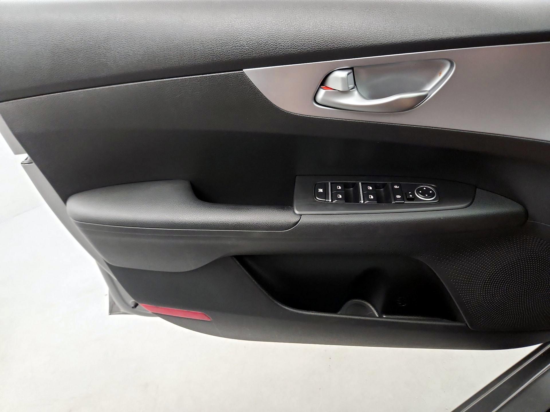Thumbnail: 2022 Kia Forte - 12
