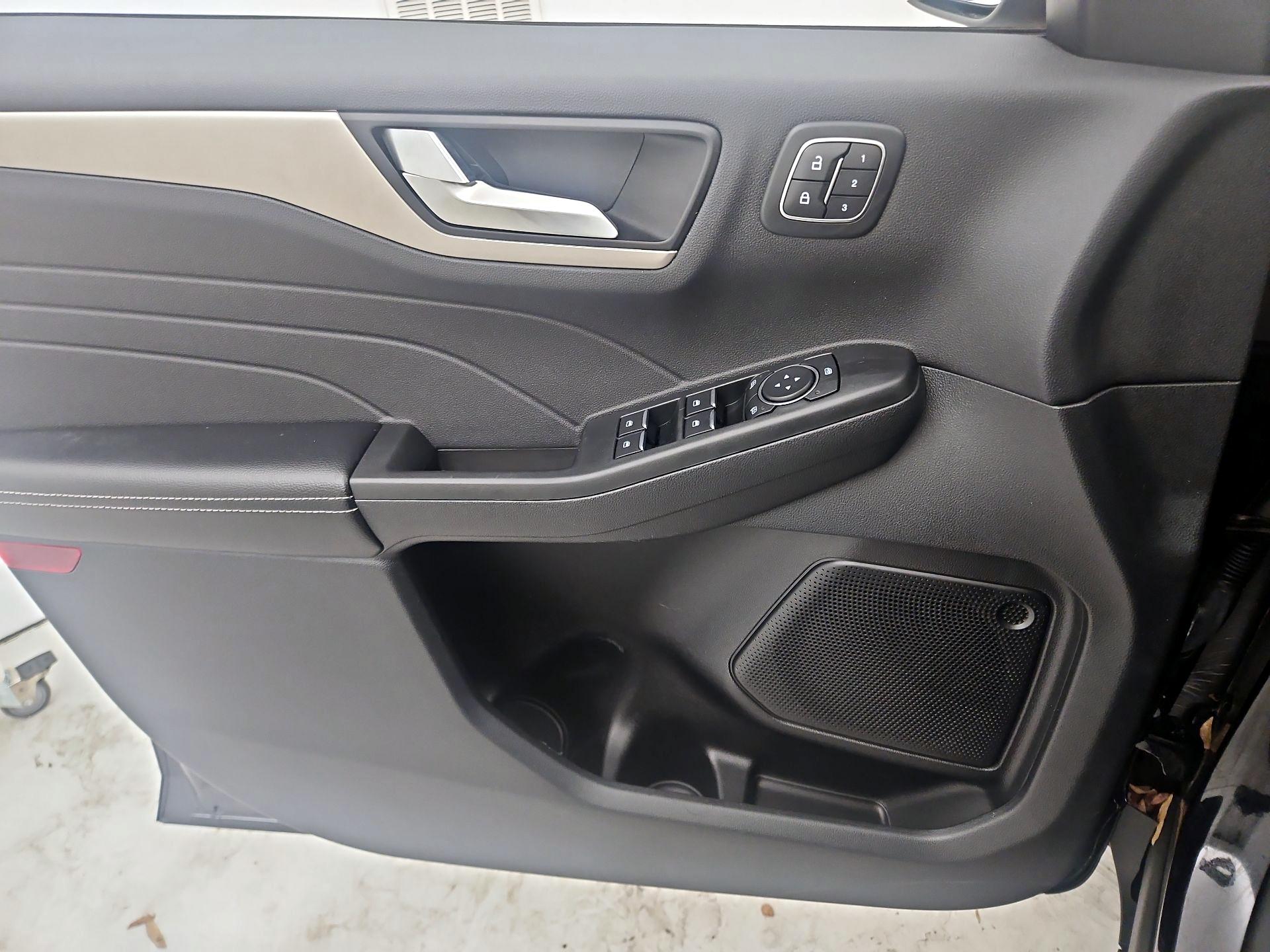 Thumbnail: 2022 Ford Escape - 12