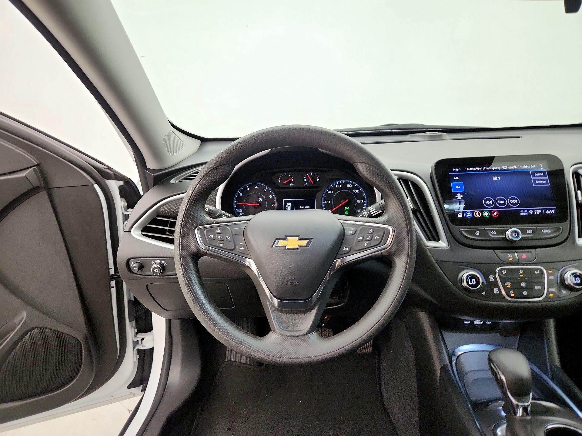 Thumbnail: 2023 Chevrolet Malibu - 10