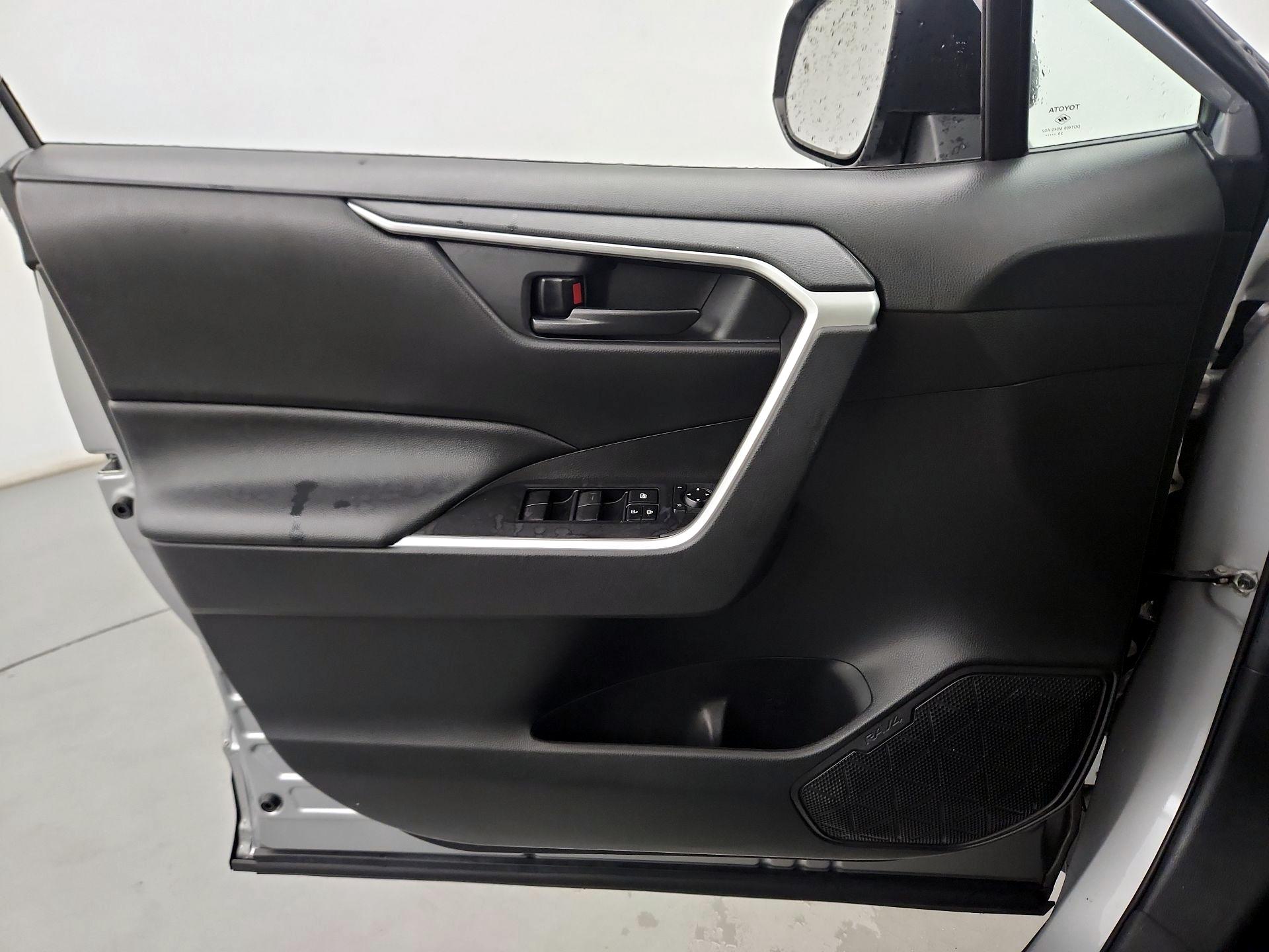 Thumbnail: 2021 Toyota RAV4 - 12
