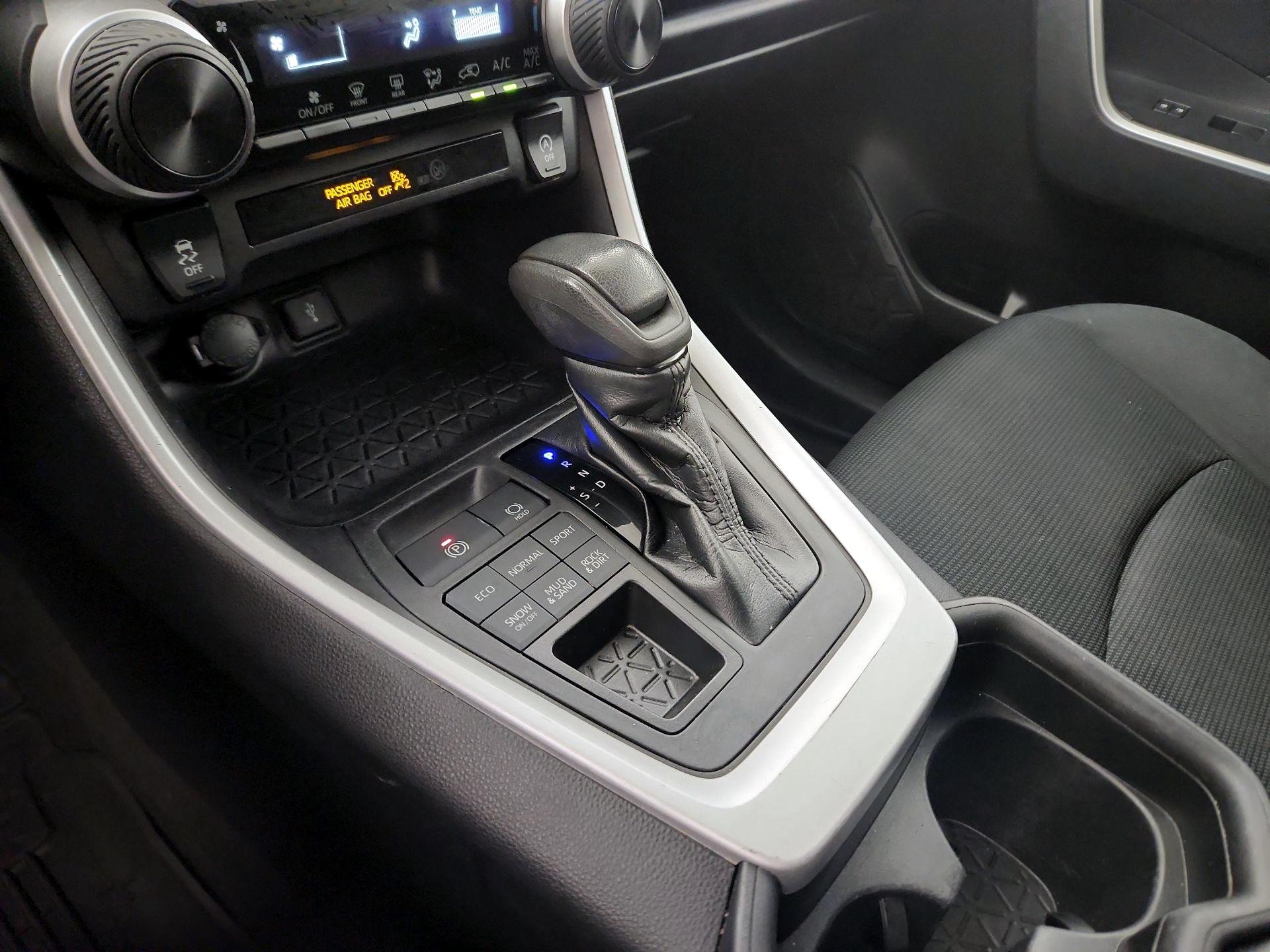 Thumbnail: 2021 Toyota RAV4 - 17