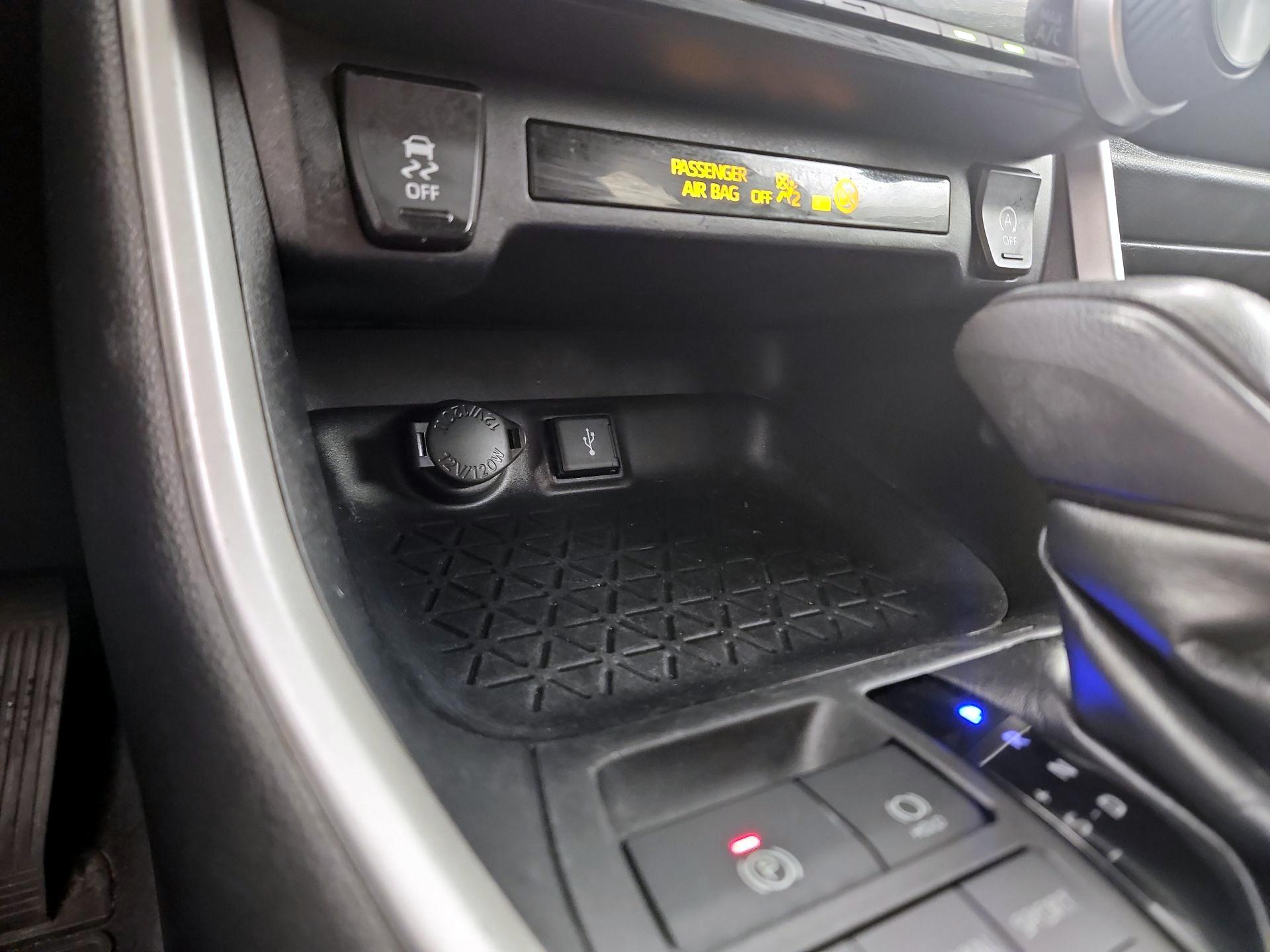 Thumbnail: 2021 Toyota RAV4 - 18