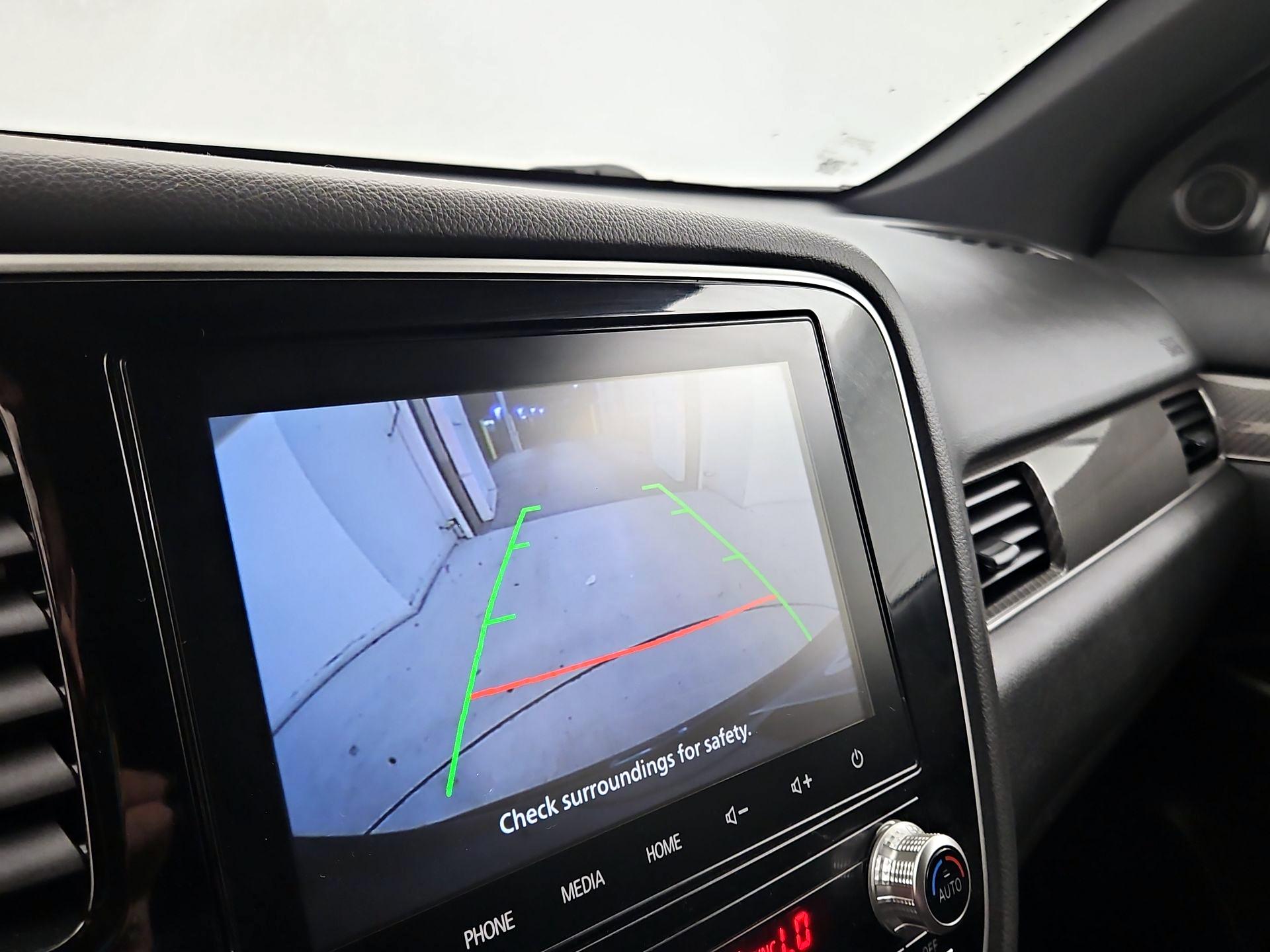 Thumbnail: 2021 Mitsubishi Outlander - 14