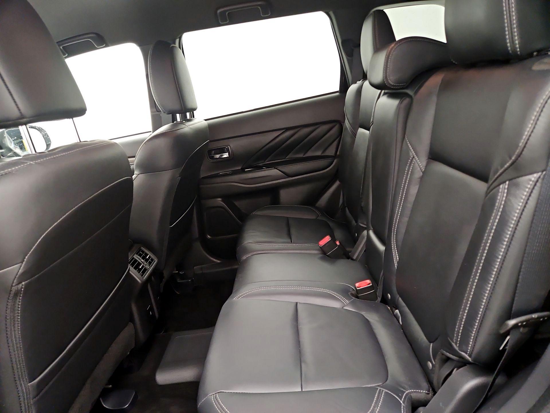 Thumbnail: 2021 Mitsubishi Outlander - 19