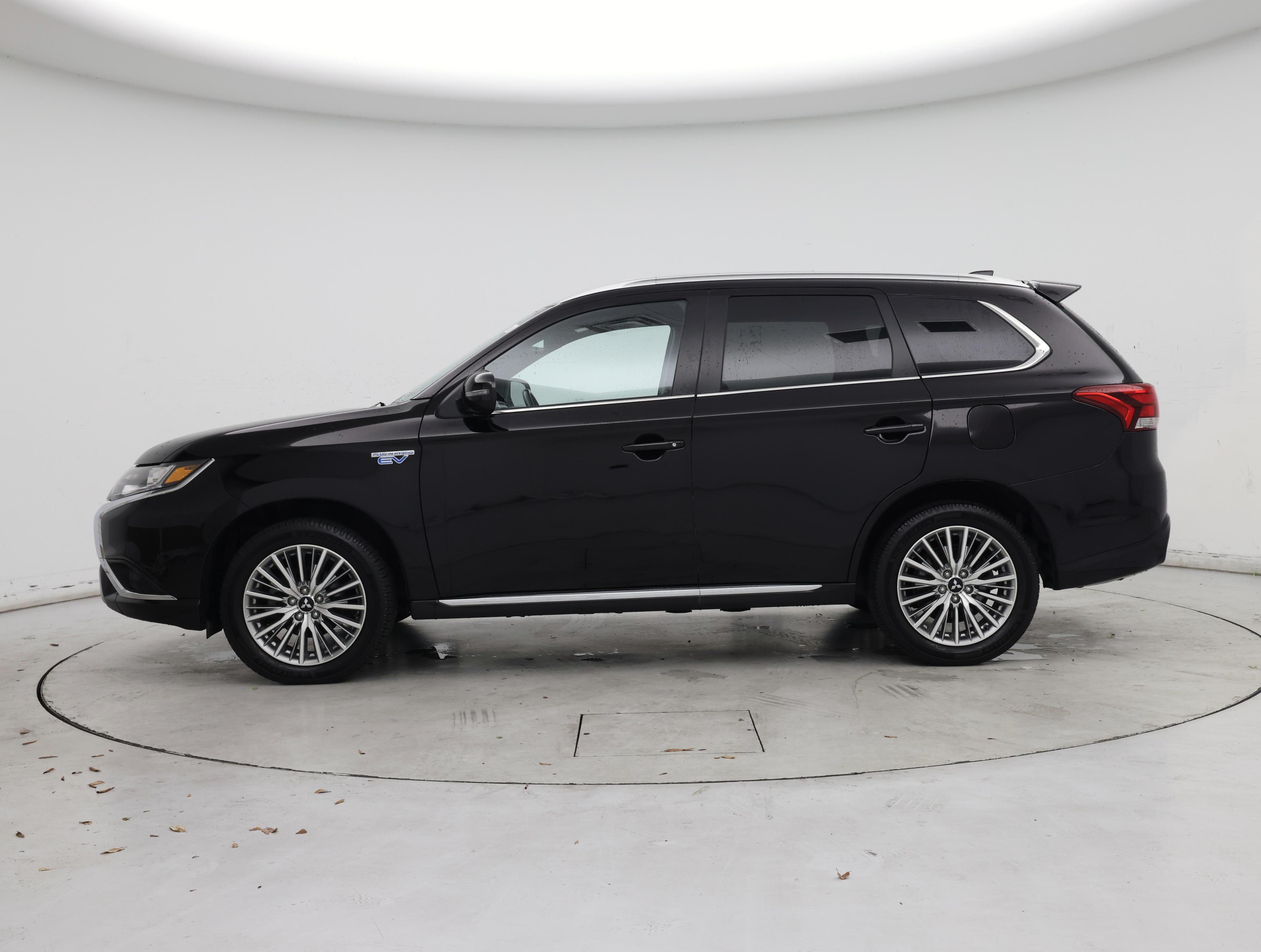 Thumbnail: 2021 Mitsubishi Outlander - 3