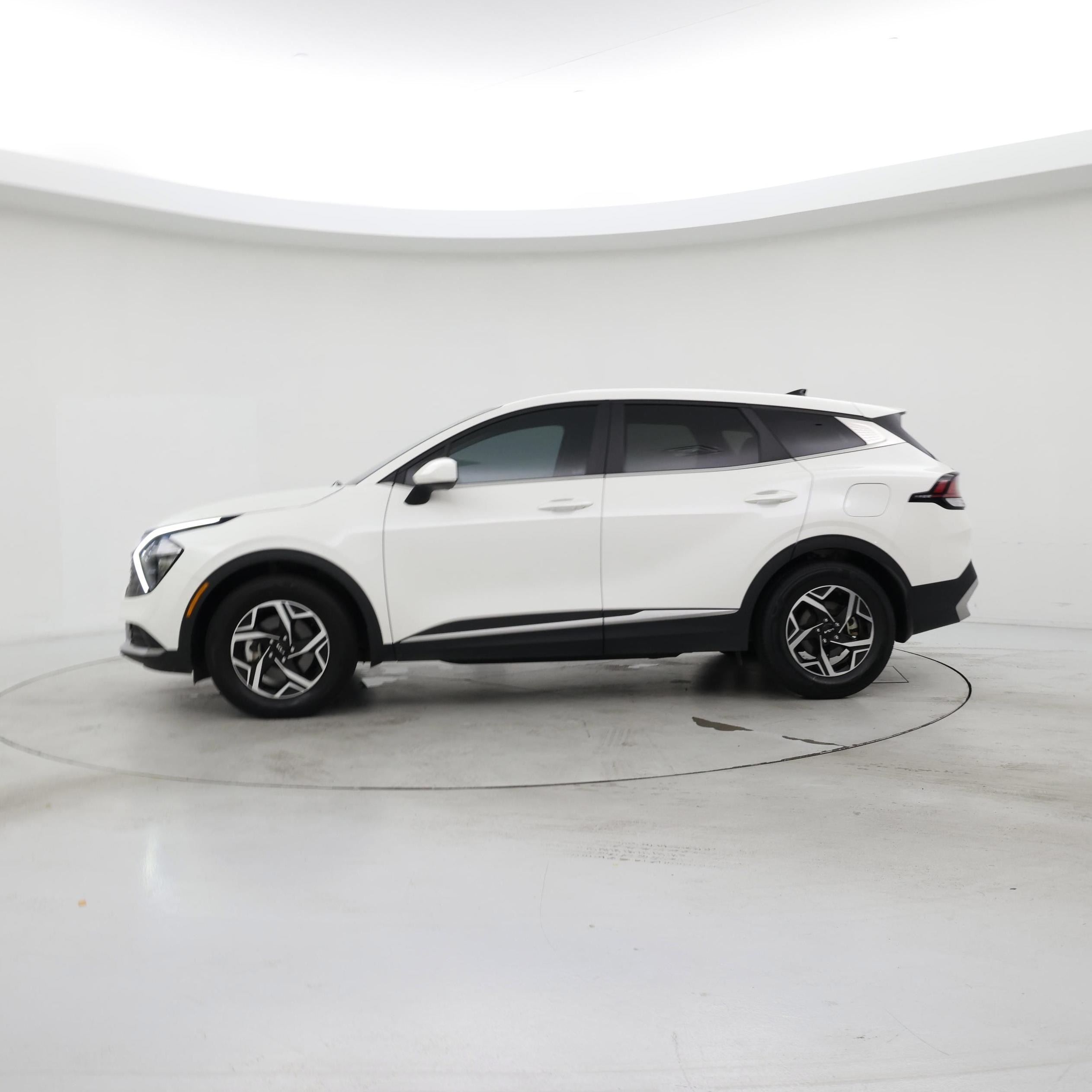 Thumbnail: 2023 Kia Sportage - 3