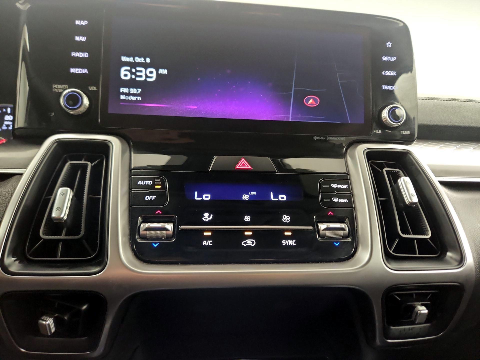 Thumbnail: 2023 Kia Sorento - 17