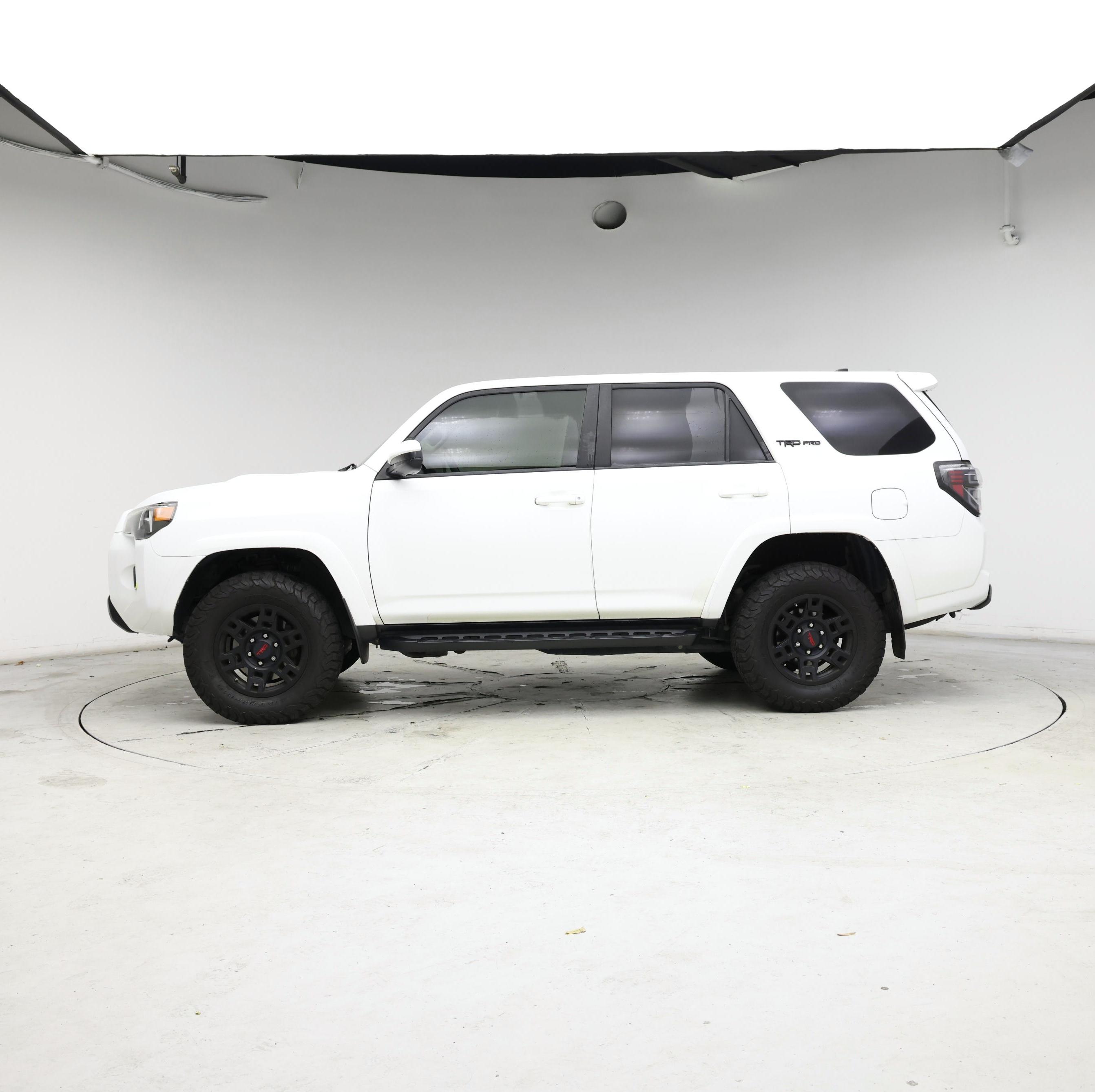 Thumbnail: 2018 Toyota 4Runner - 3