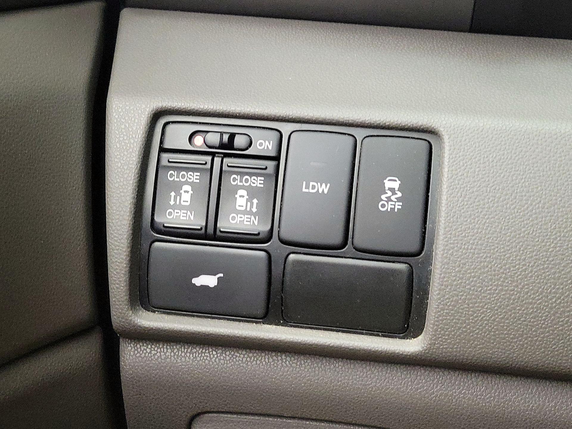 Thumbnail: 2016 Honda Odyssey - 13