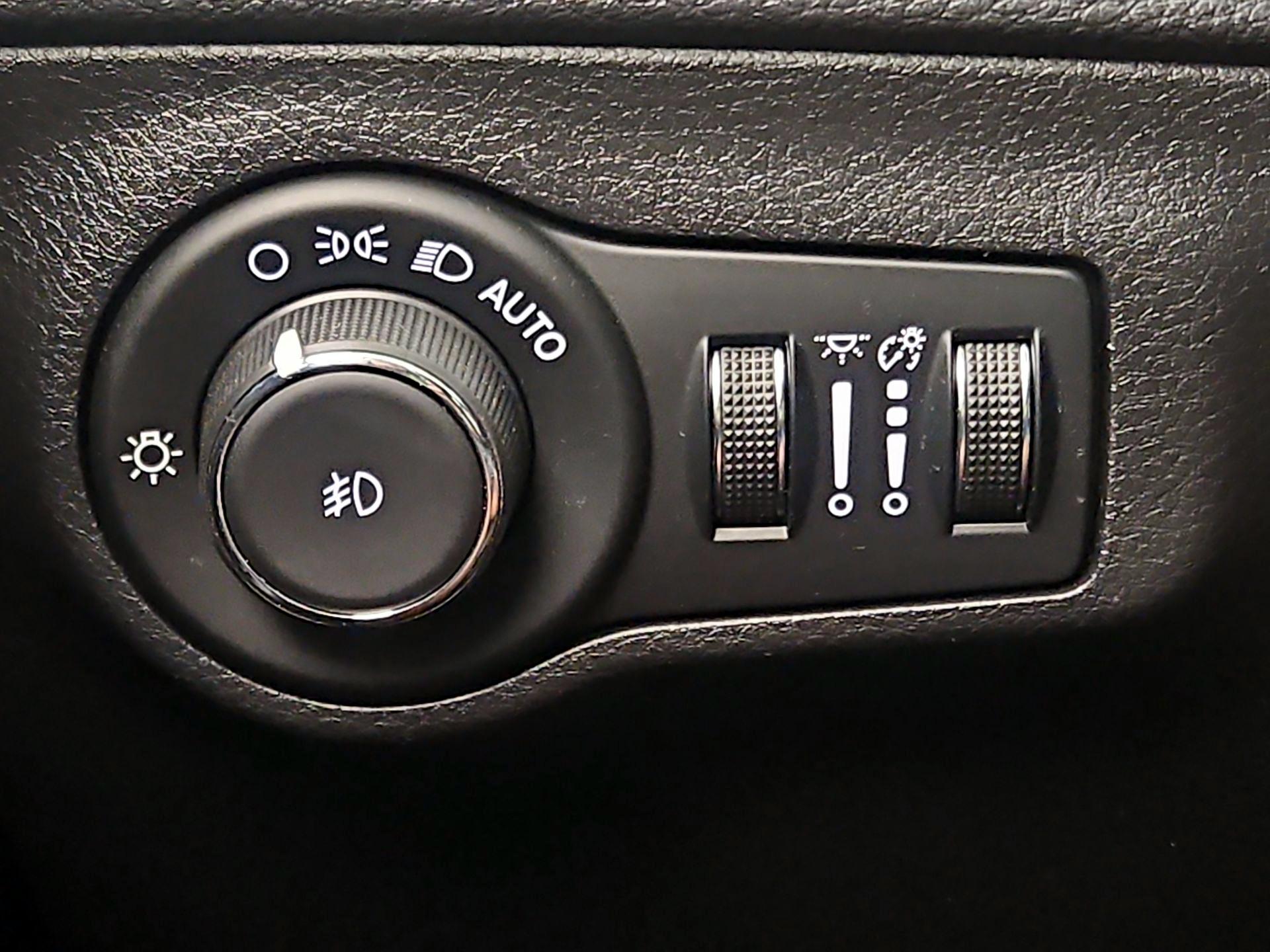 Thumbnail: 2020 Jeep Compass - 13