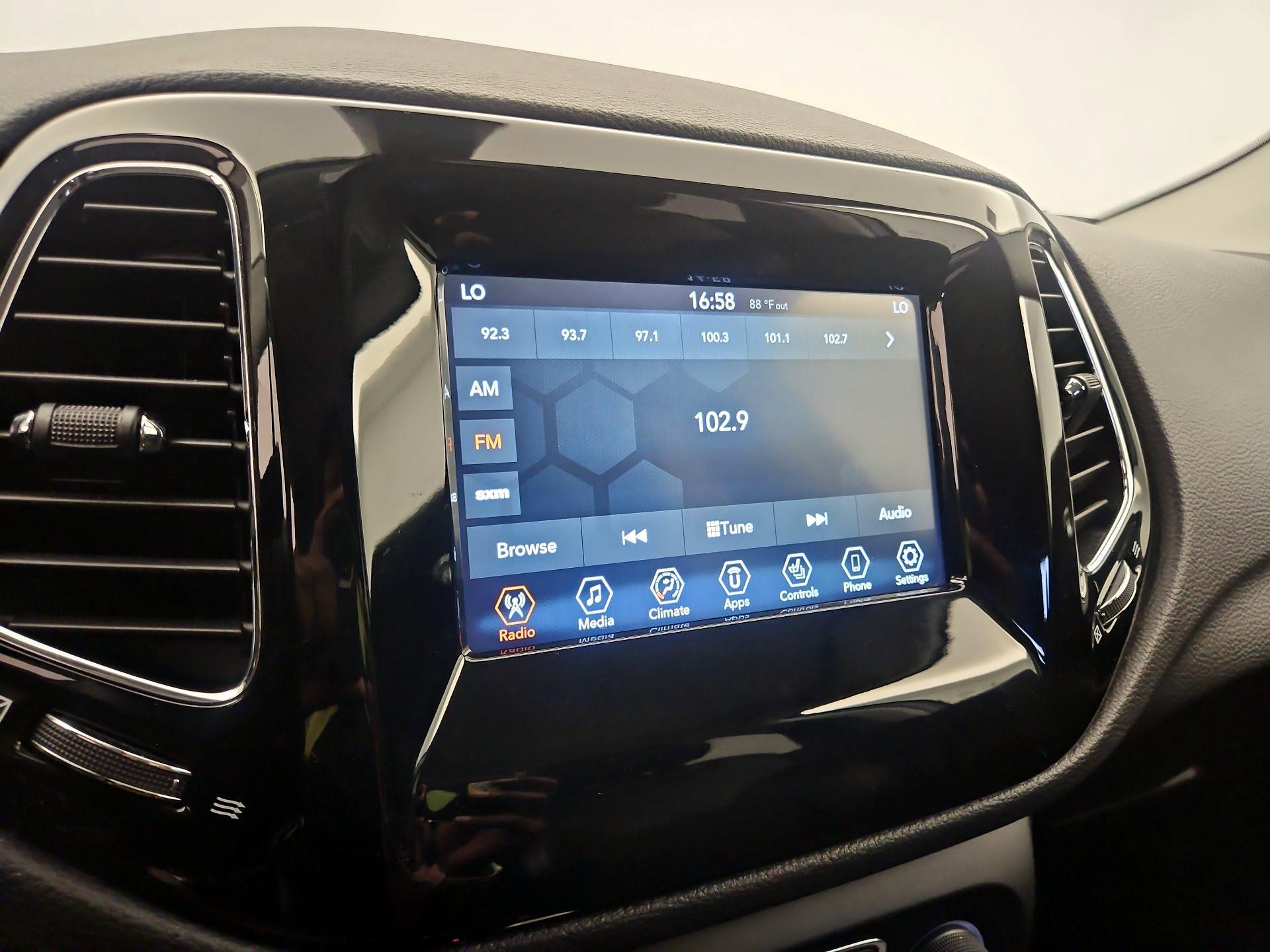 Thumbnail: 2020 Jeep Compass - 15