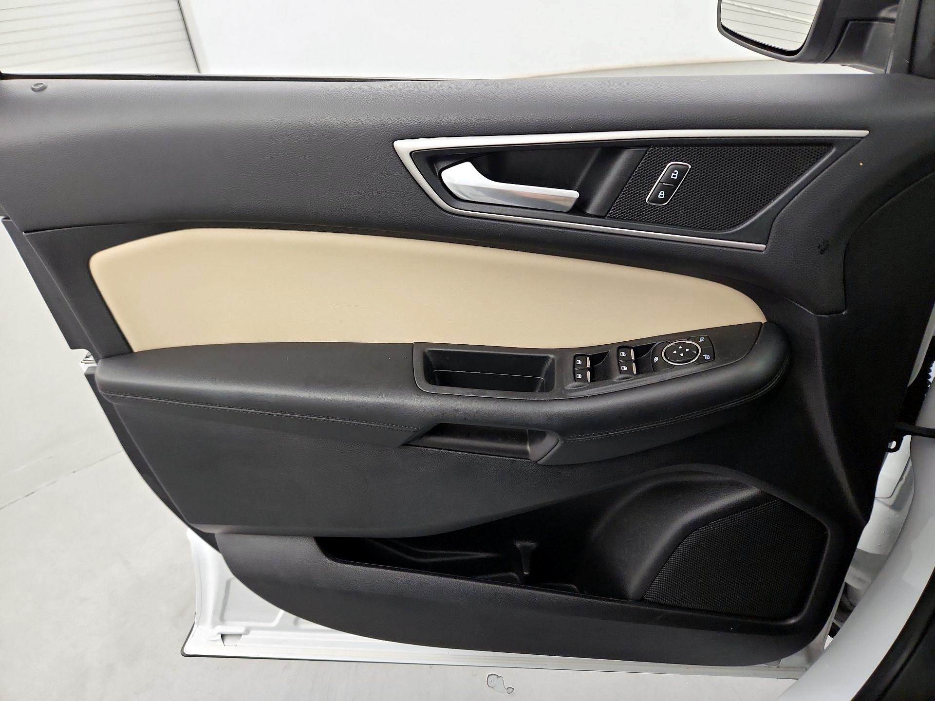 Thumbnail: 2021 Ford Edge - 12