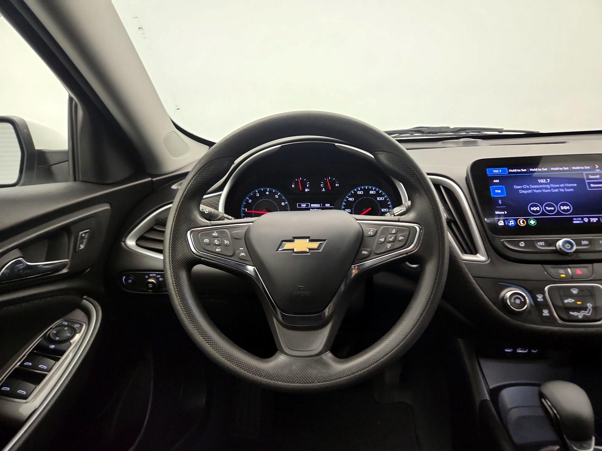 Thumbnail: 2023 Chevrolet Malibu - 10