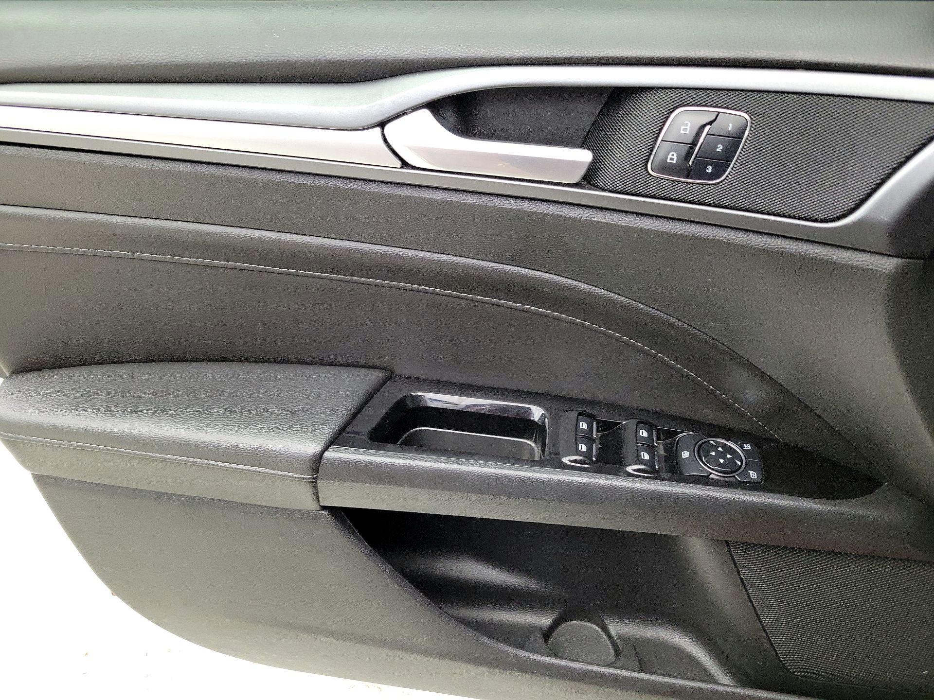 Thumbnail: 2016 Ford Fusion - 12
