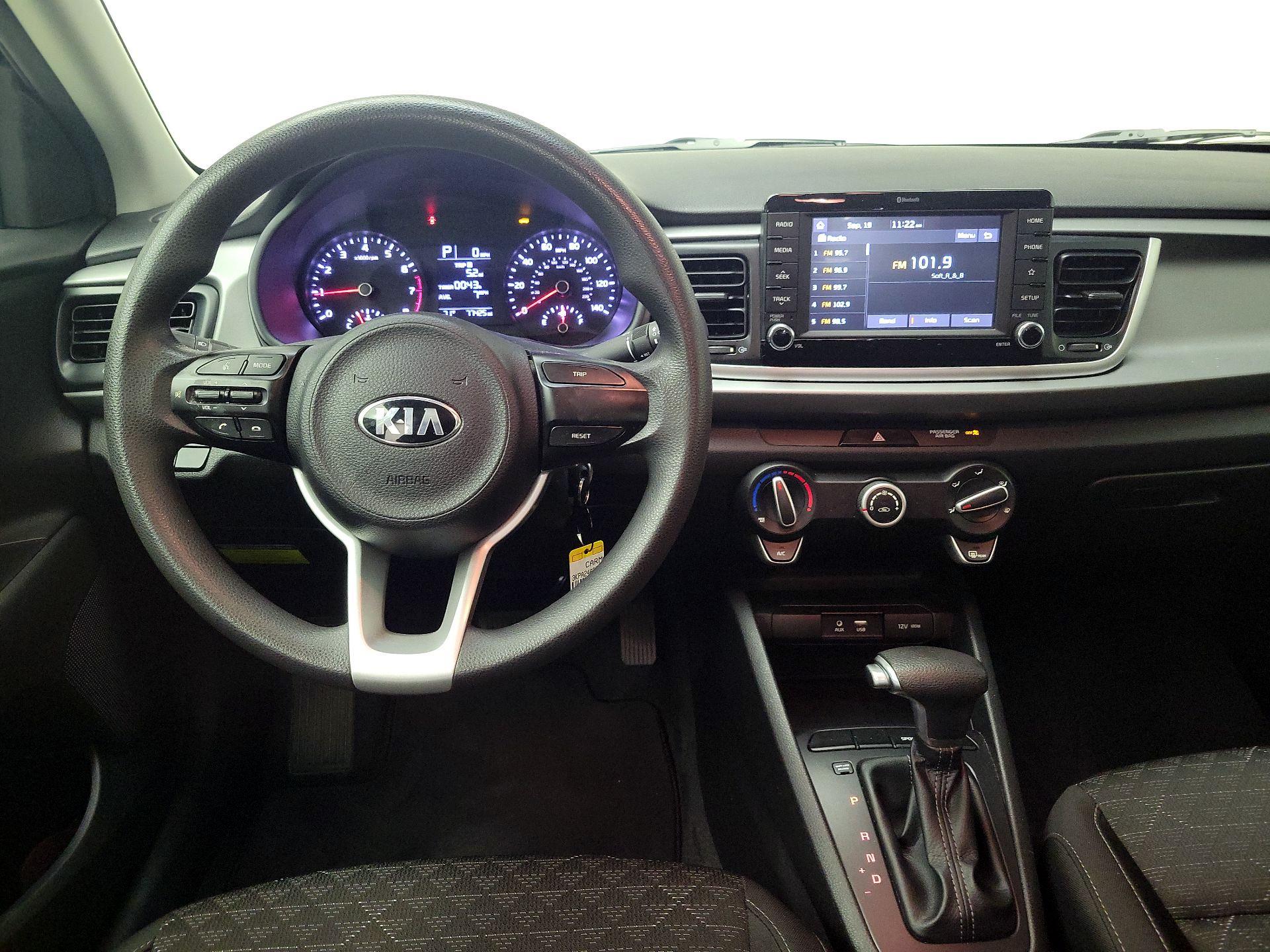 Thumbnail: 2020 Kia Rio - 10