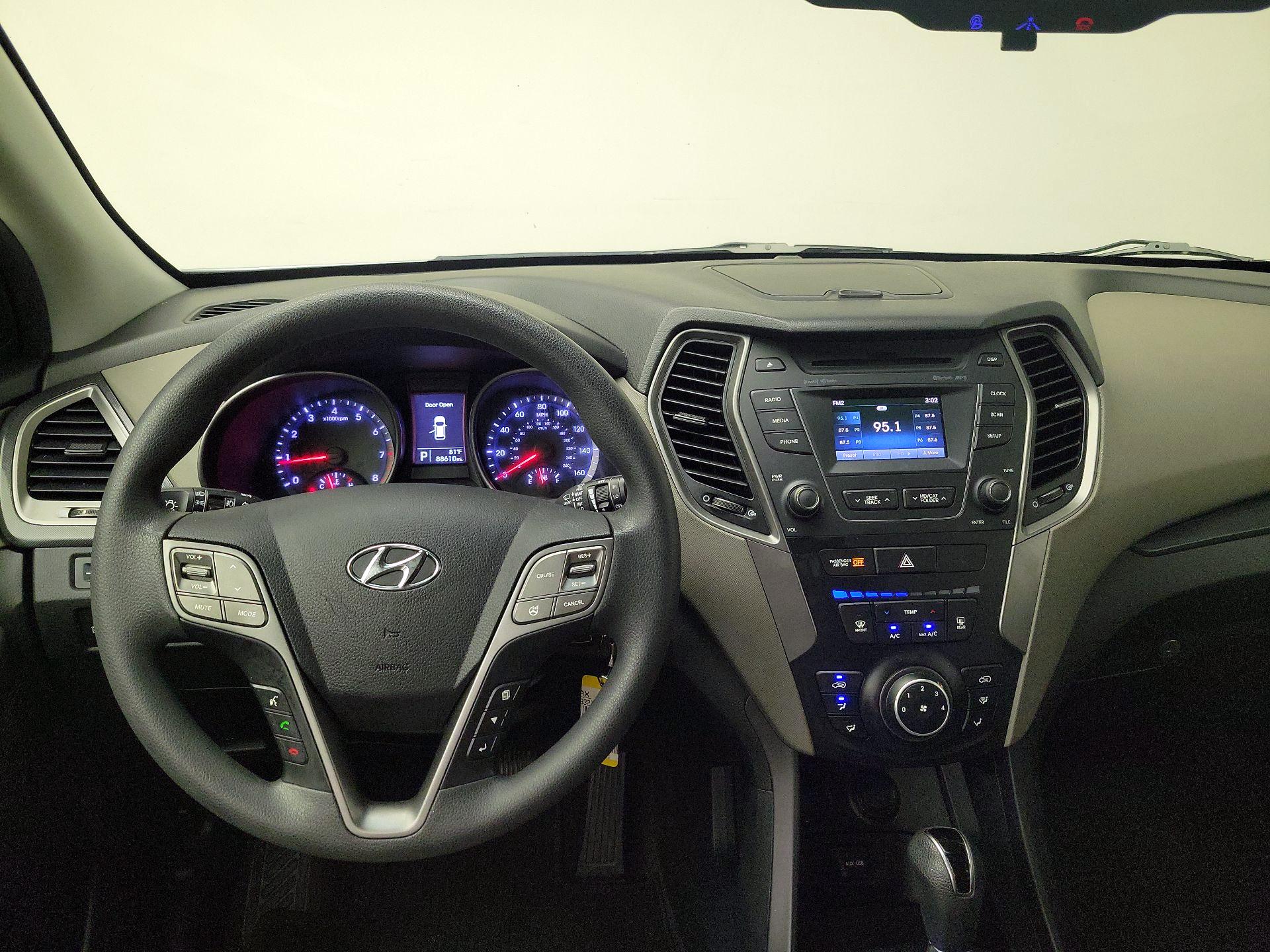 Thumbnail: 2016 Hyundai Santa Fe - 10