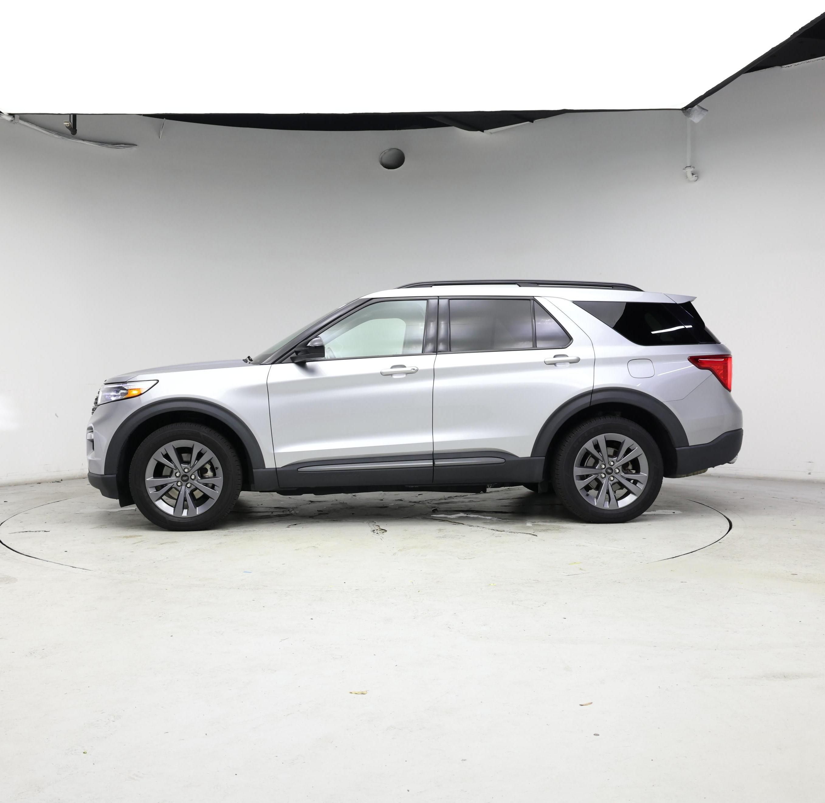 Thumbnail: 2022 Ford Explorer - 3