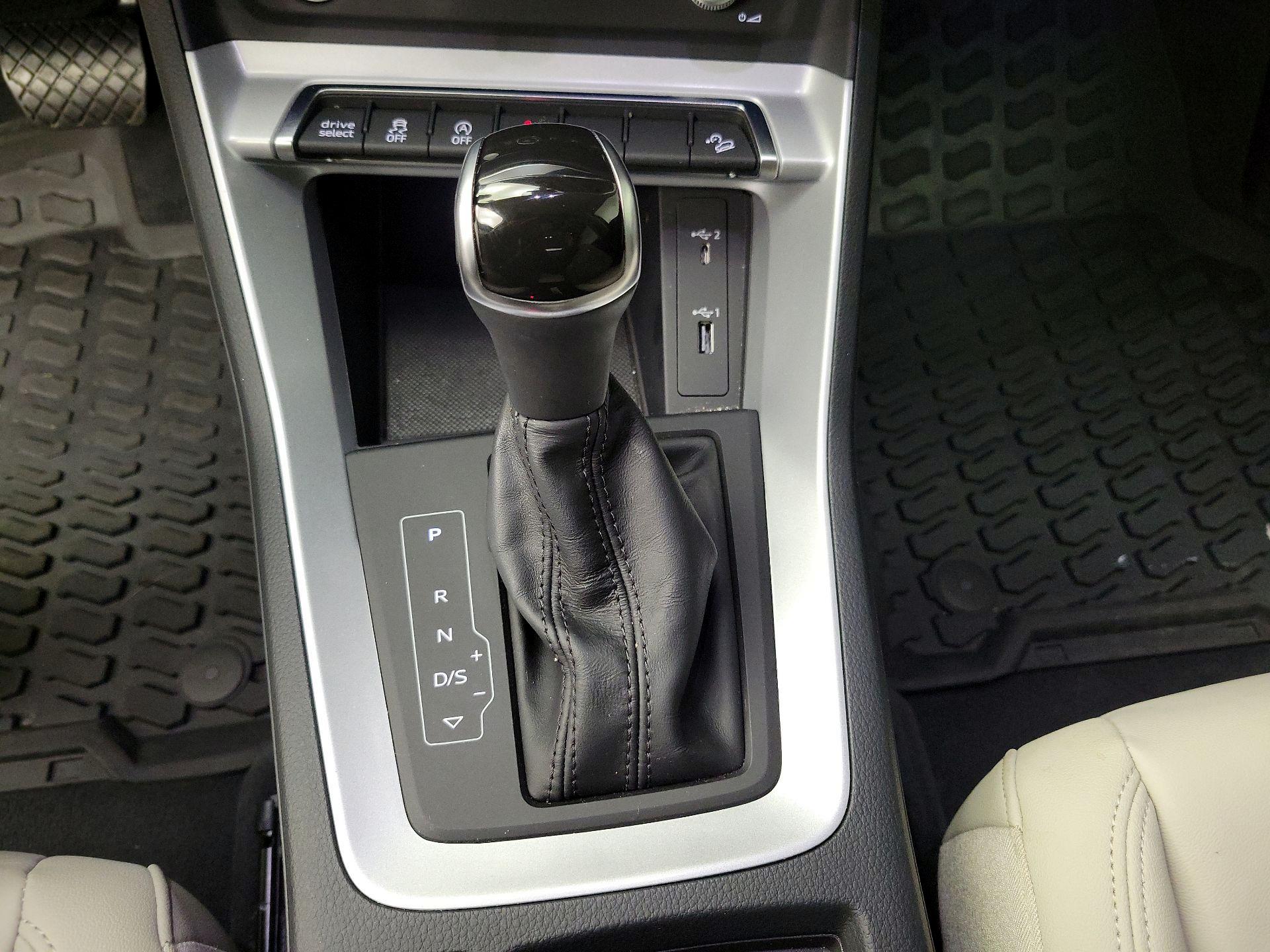 Thumbnail: 2021 Audi Q3 - 17
