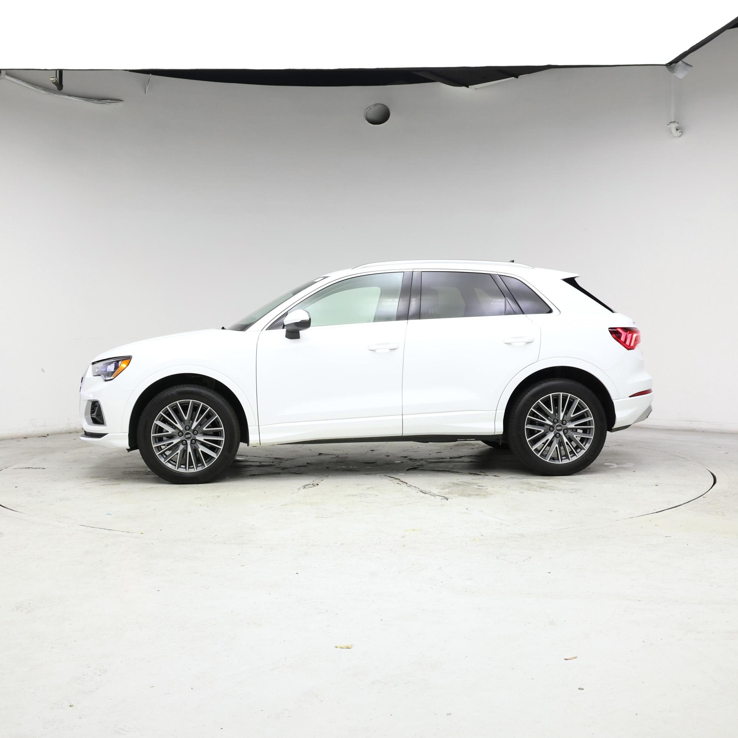 Thumbnail: 2021 Audi Q3 - 3