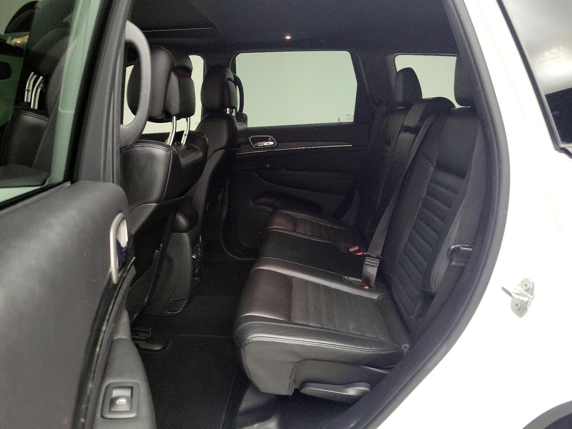 Thumbnail: 2020 Jeep Grand Cherokee - 20