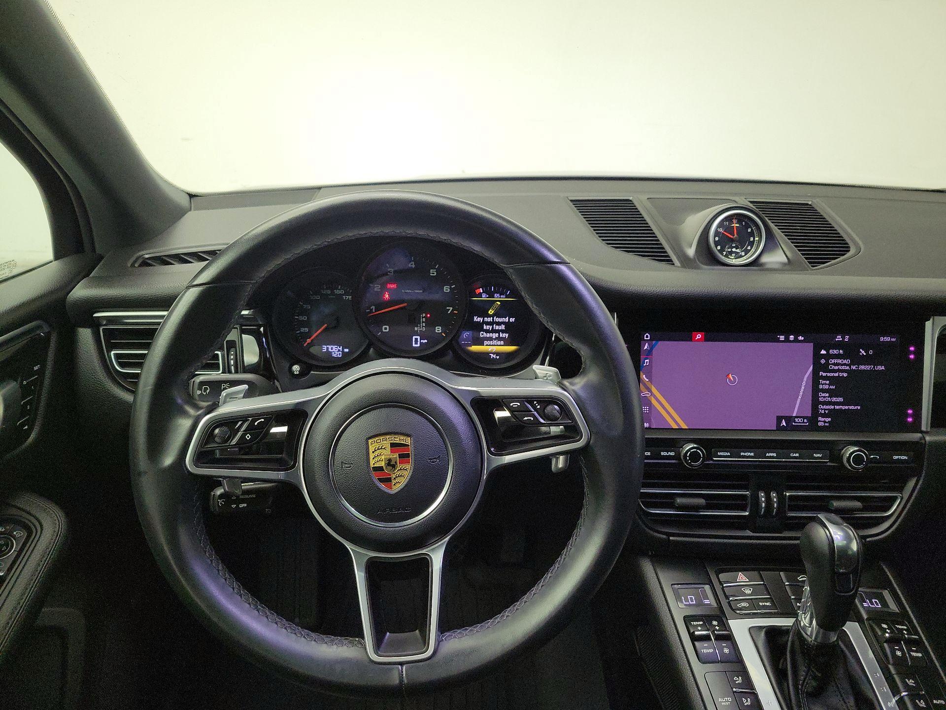 Thumbnail: 2020 Porsche Macan - 10